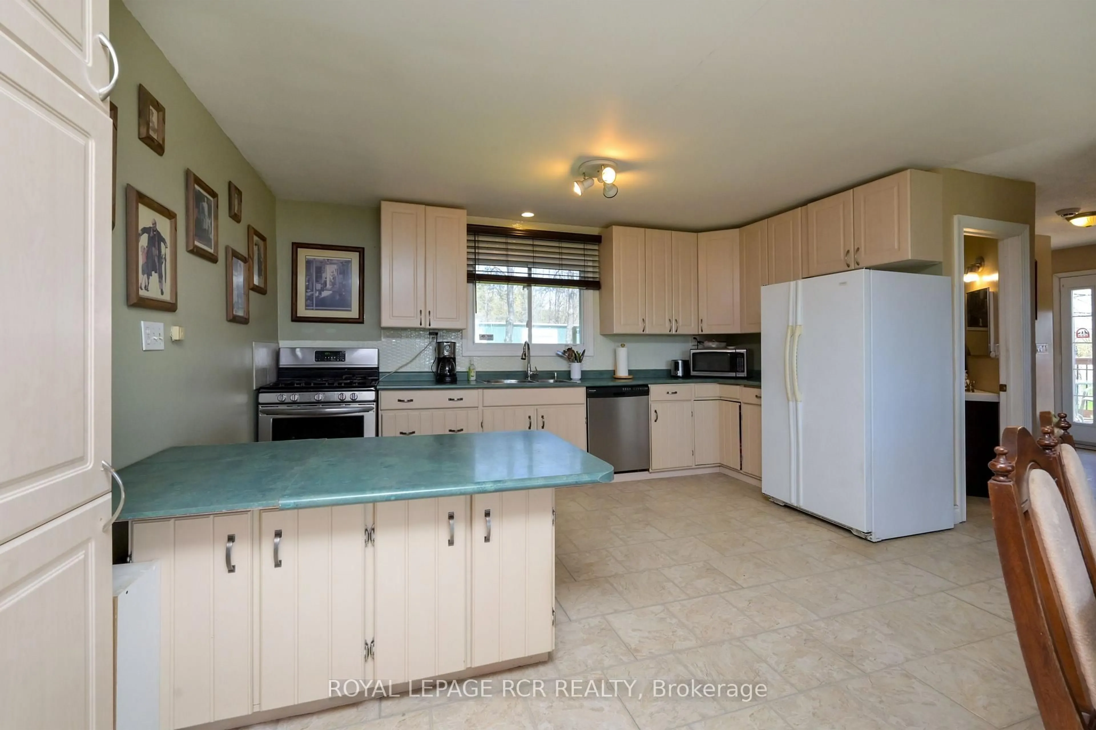 Standard kitchen, ceramic/tile floor for 516483 County Rd 124 N/A, Melancthon Ontario L9V 1V2