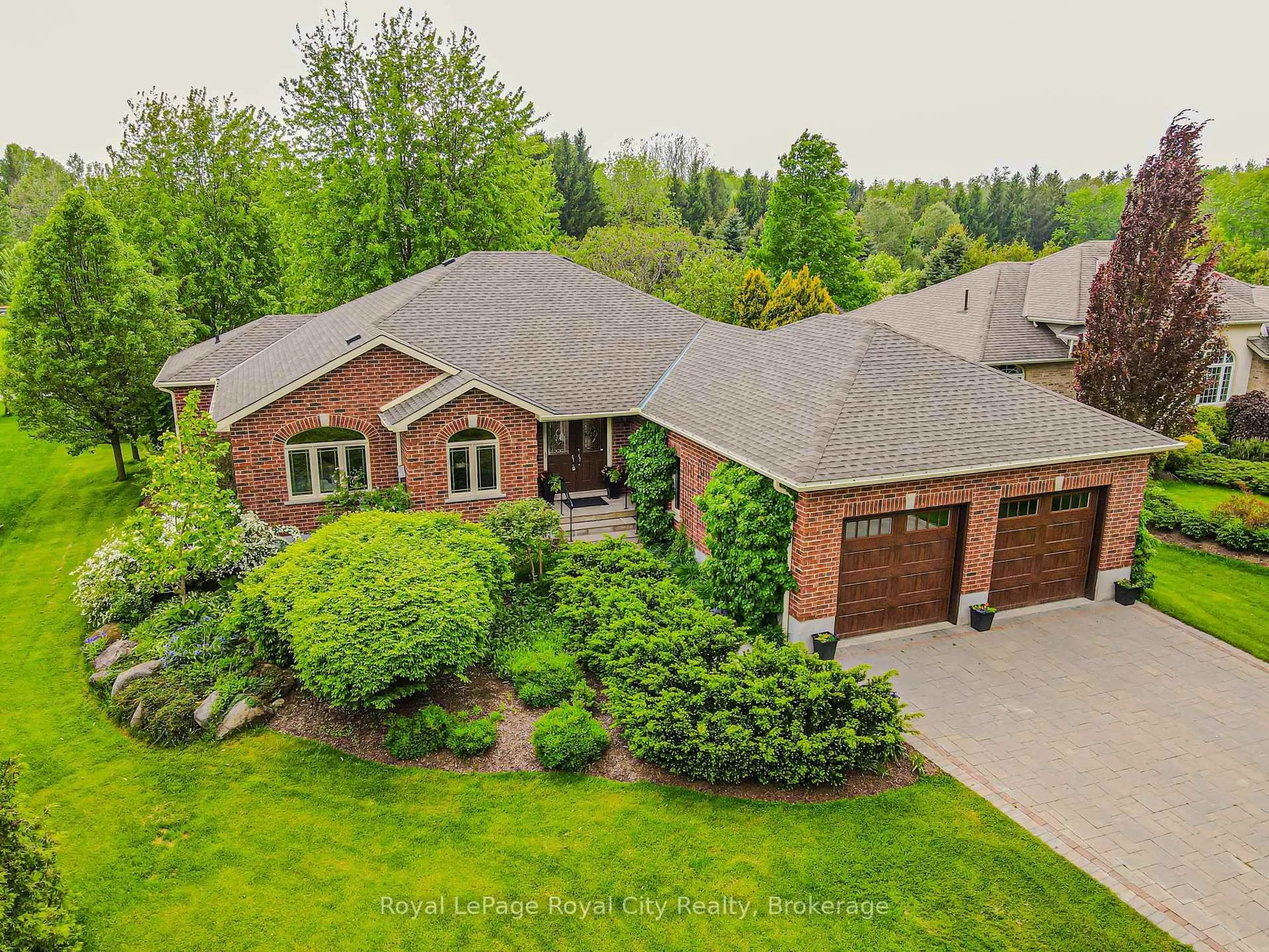 A pic from outside/outdoor area/front of a property/back of a property/a pic from drone, unknown for 953 St David St, Centre Wellington Ontario N1M 2W3