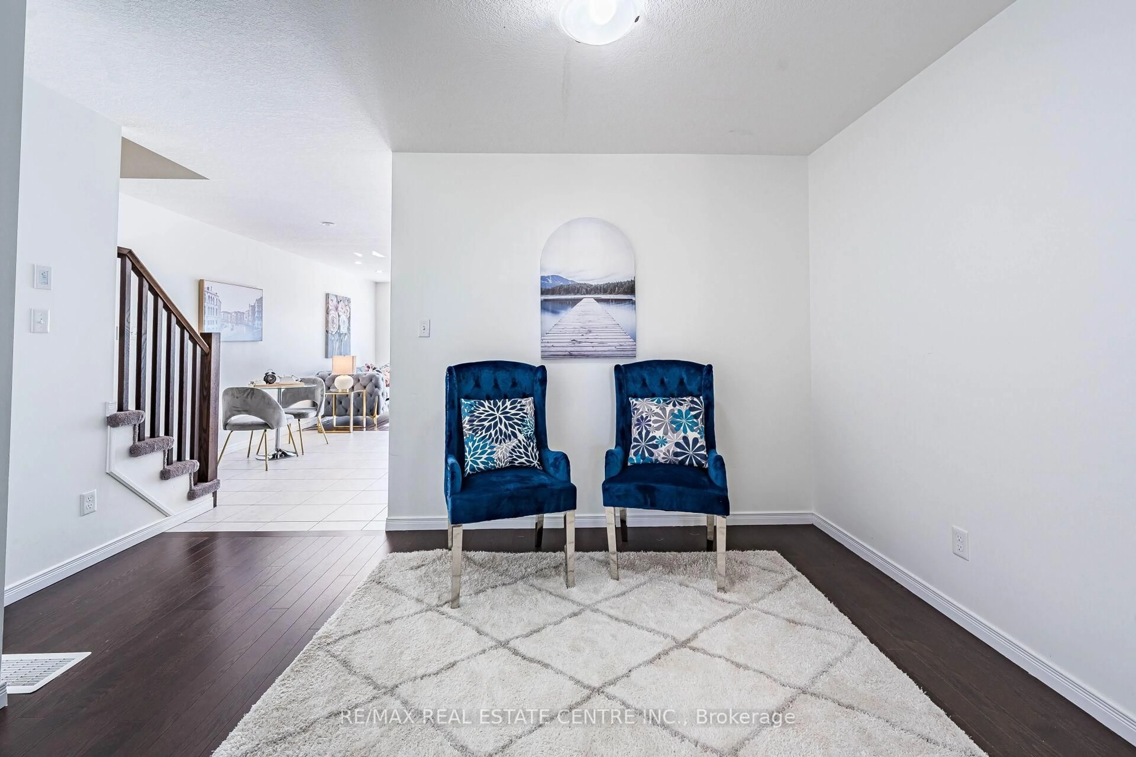 Indoor entryway for 135 Hardcastle Dr #99, Cambridge Ontario N1S 0B4