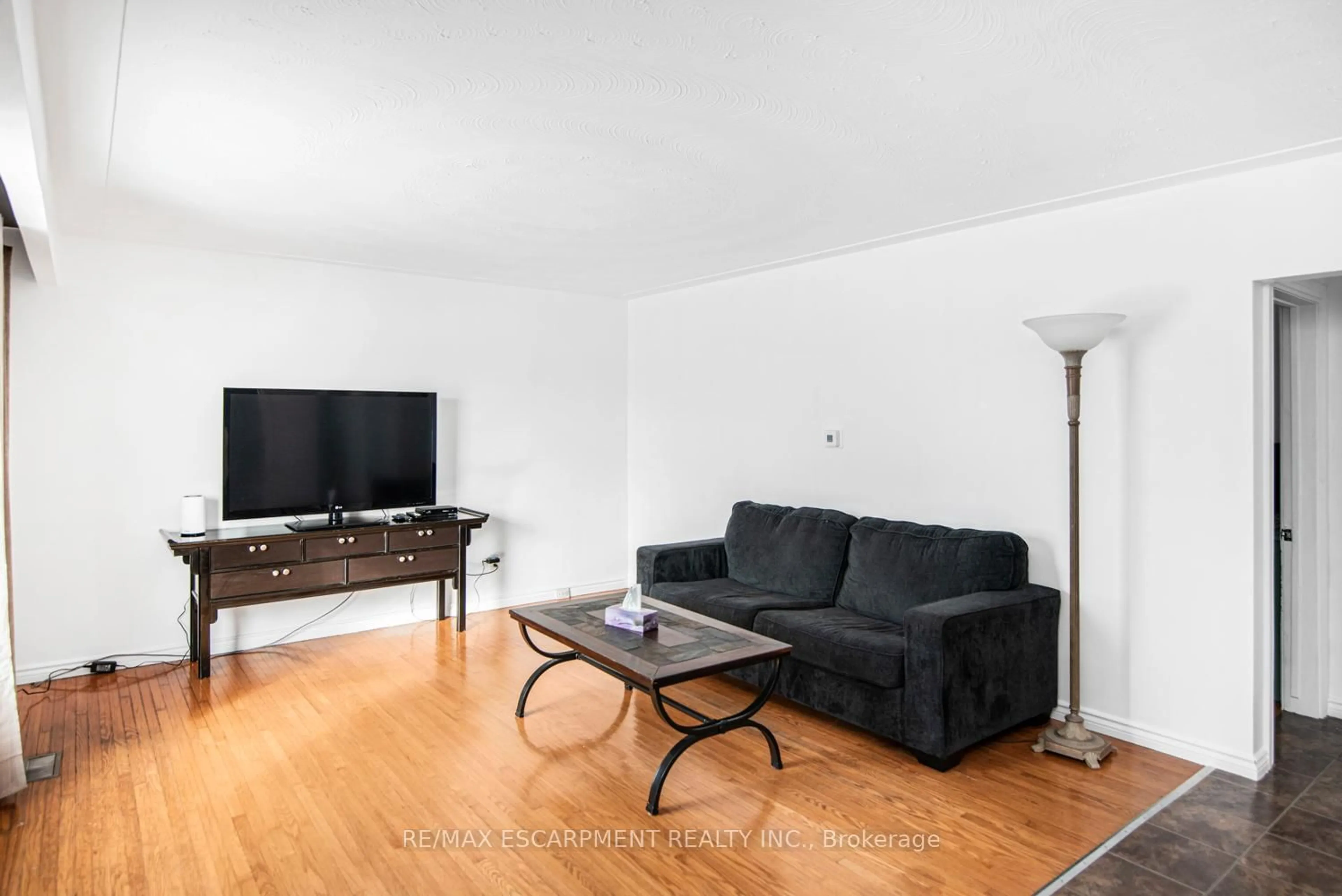 Living room with furniture, unknown for 725 Mud St, Hamilton Ontario L8J 3B8