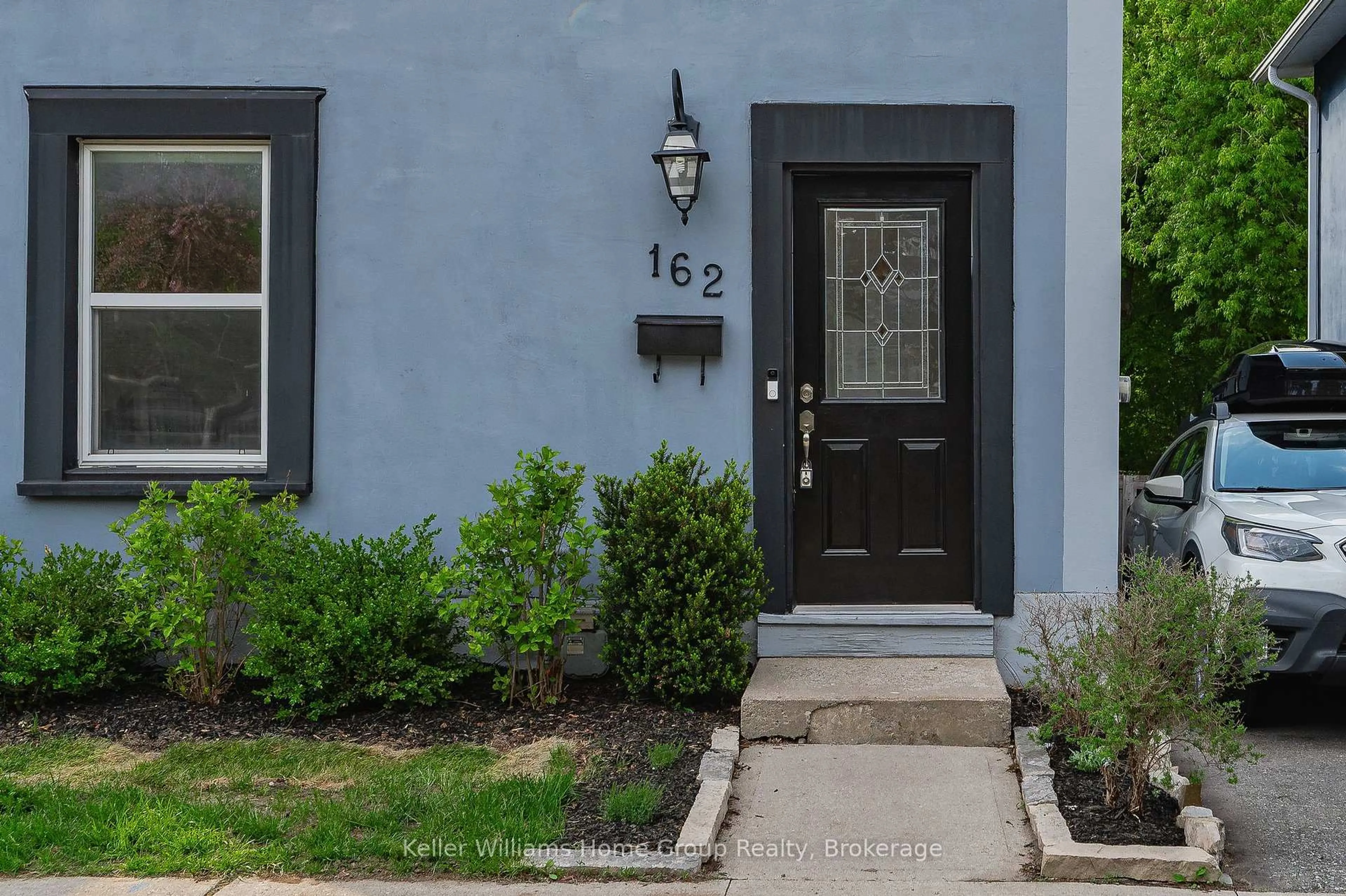 Indoor entryway for 162 Alice St, Guelph Ontario N1E 3A1