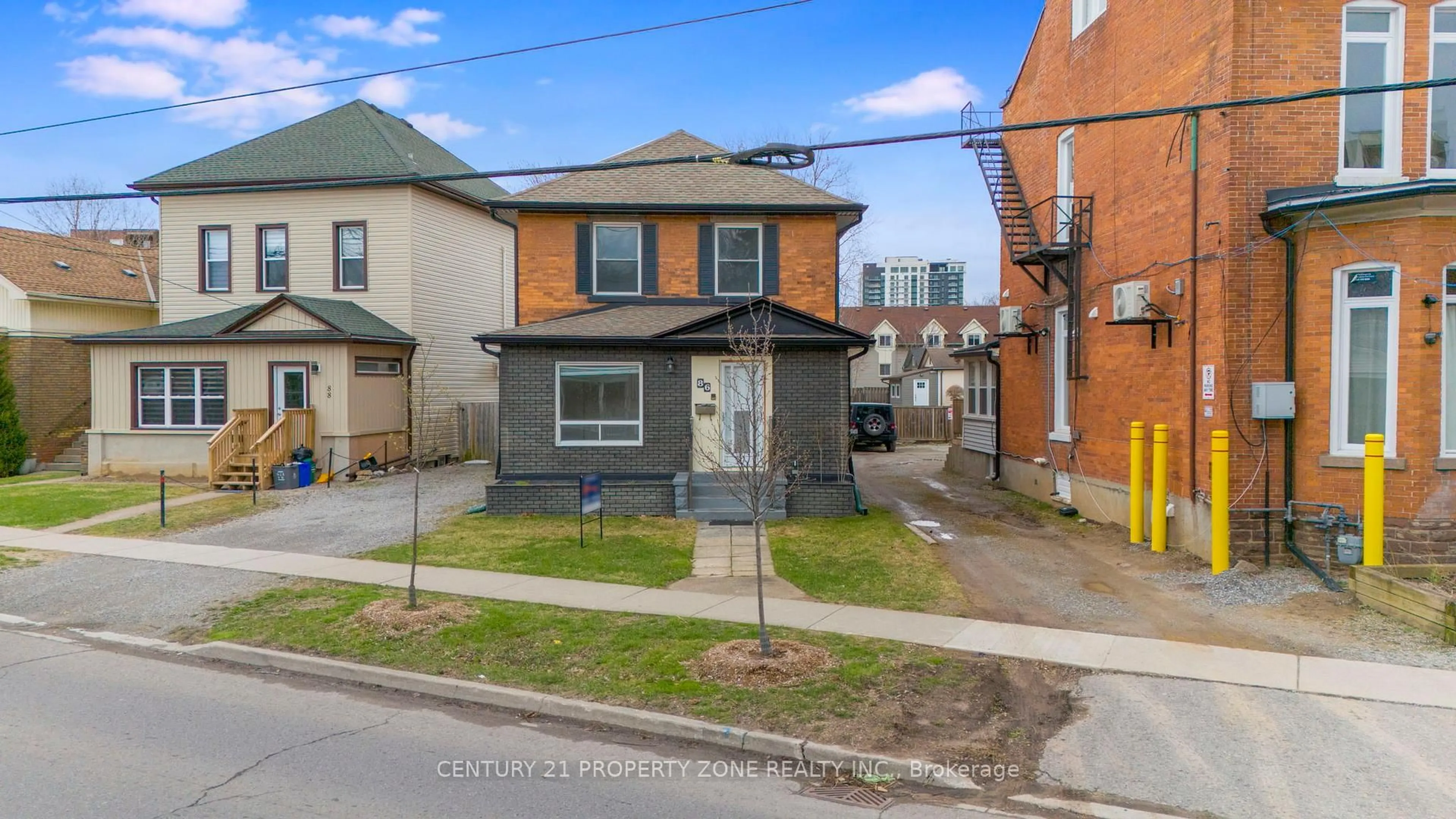 A pic from outside/outdoor area/front of a property/back of a property/a pic from drone, street for 86 Welland Ave, St. Catharines Ontario L2R 2N1