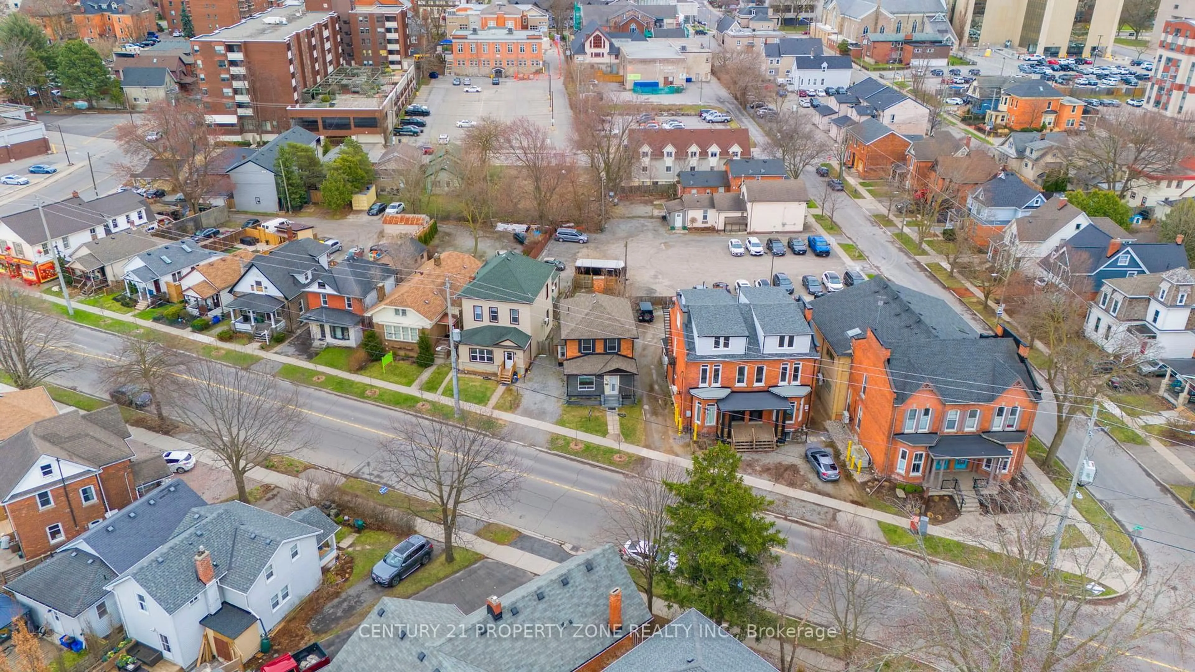 A pic from outside/outdoor area/front of a property/back of a property/a pic from drone, street for 86 Welland Ave, St. Catharines Ontario L2R 2N1