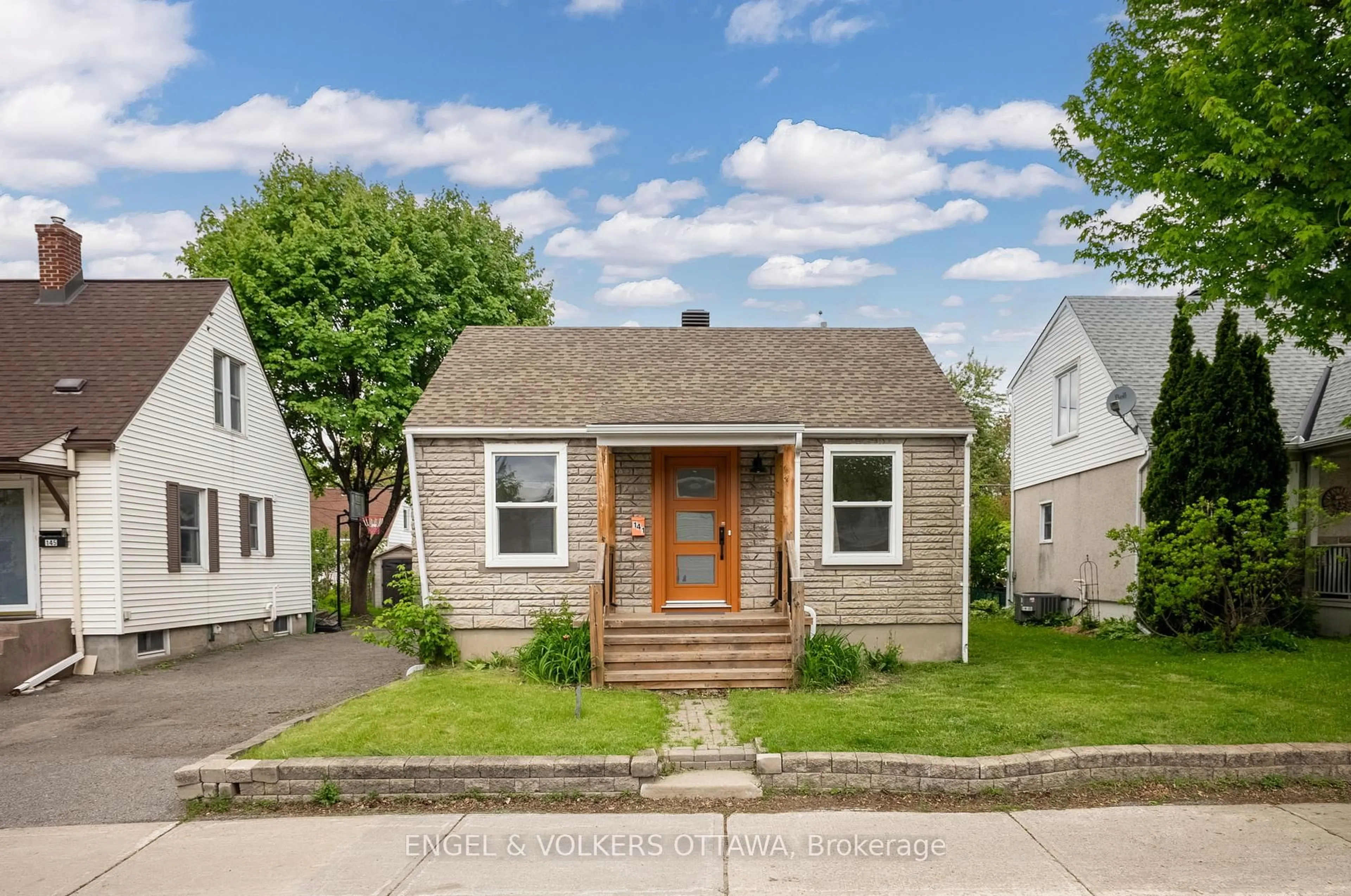 Home with vinyl exterior material, street for 141 Crerar Ave, Ottawa Ontario K1Z 7P4