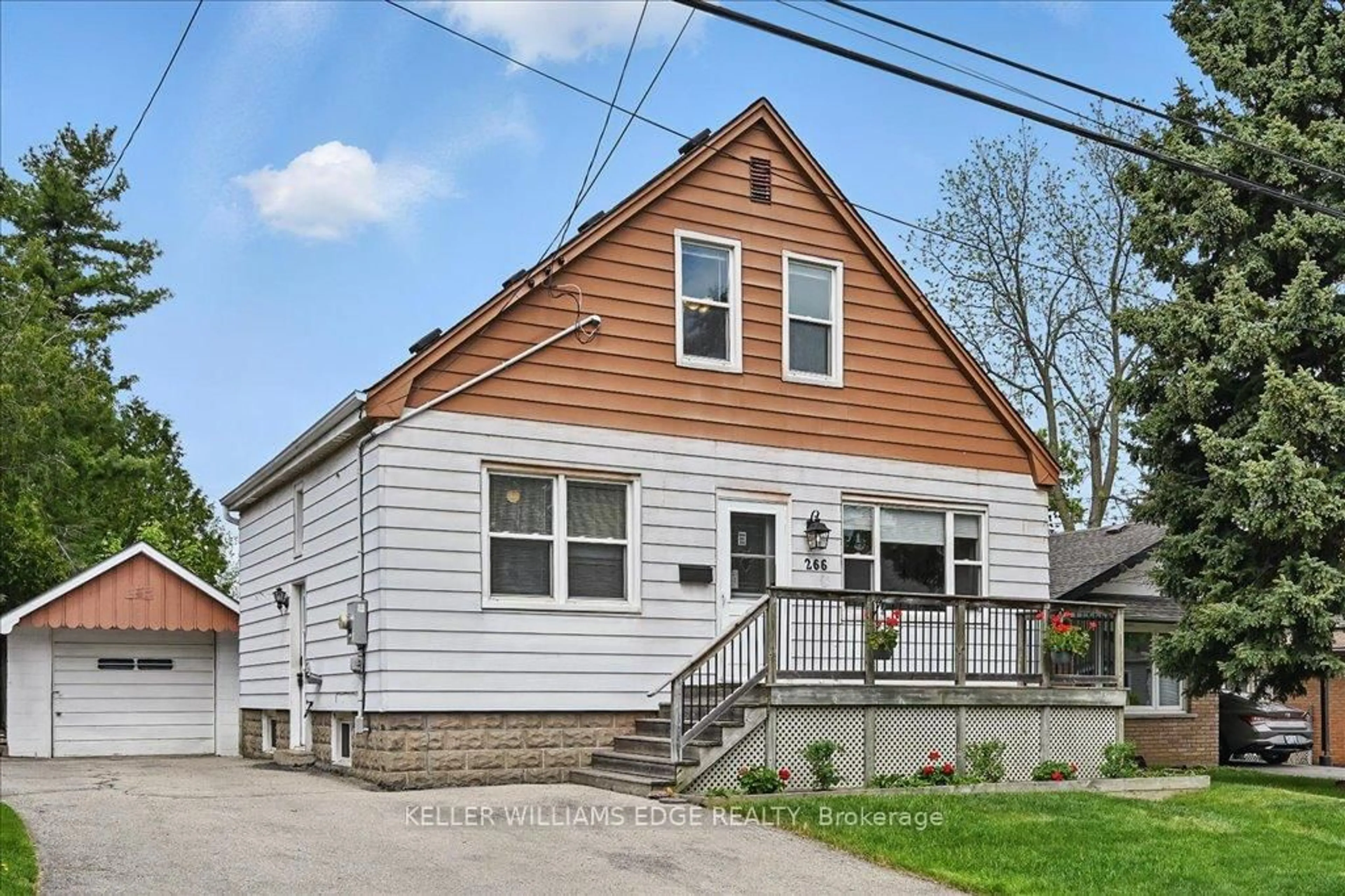 Home with vinyl exterior material, street for 266 East 26th St, Hamilton Ontario L8V 3E1