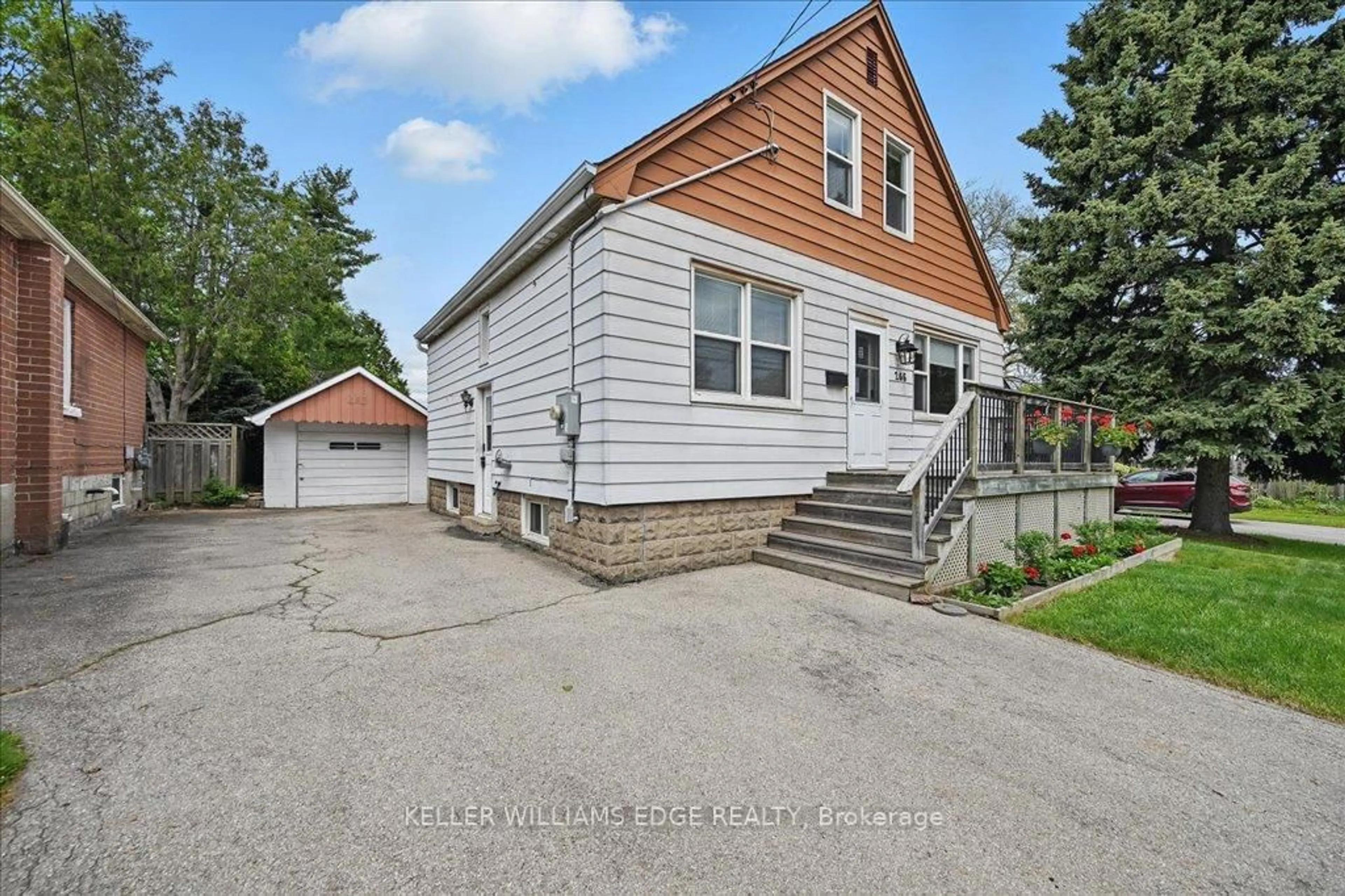 Unknown for 266 East 26th St, Hamilton Ontario L8V 3E1