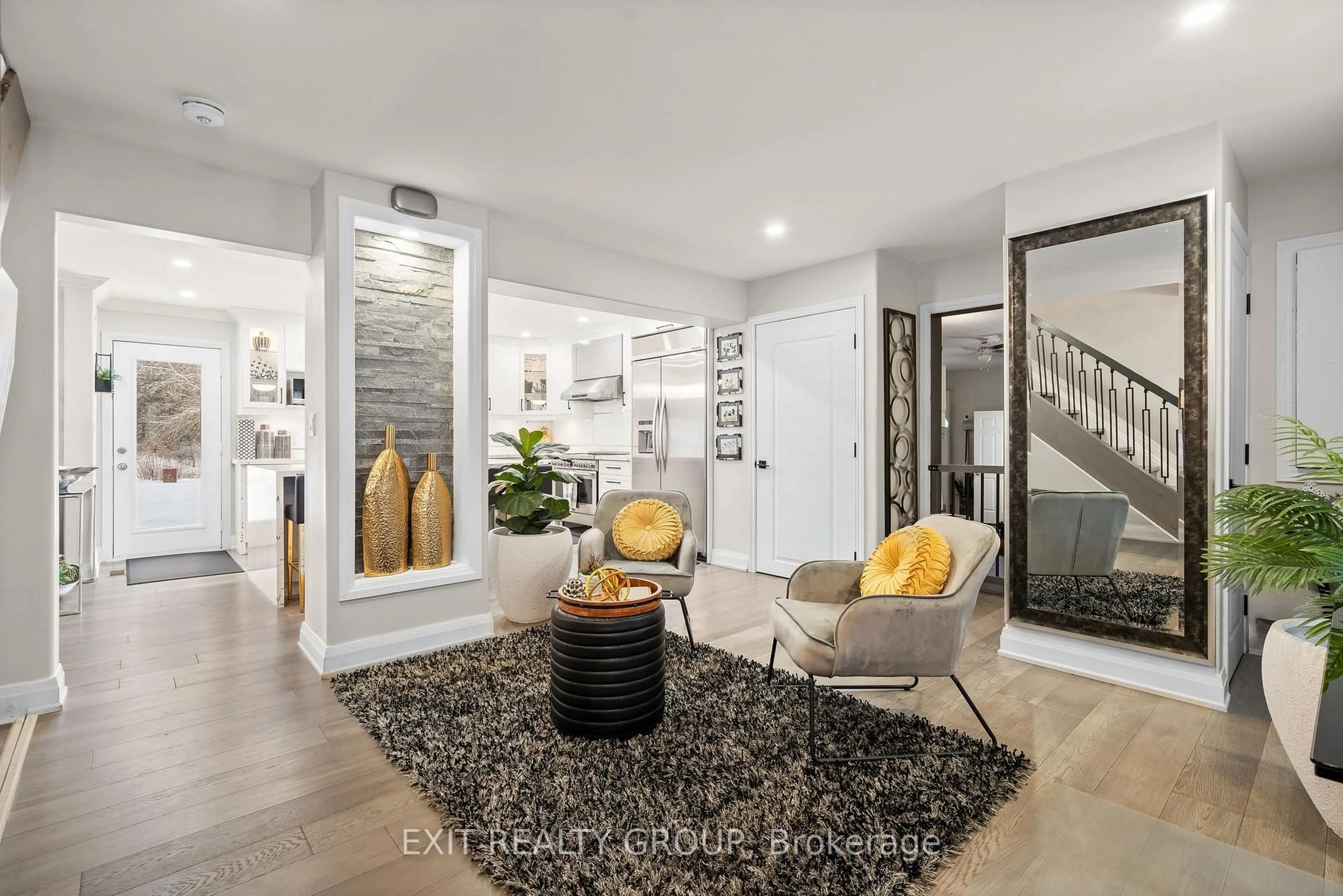 Indoor entryway for 81 Bigford Rd, Brighton Ontario K0K 1H0