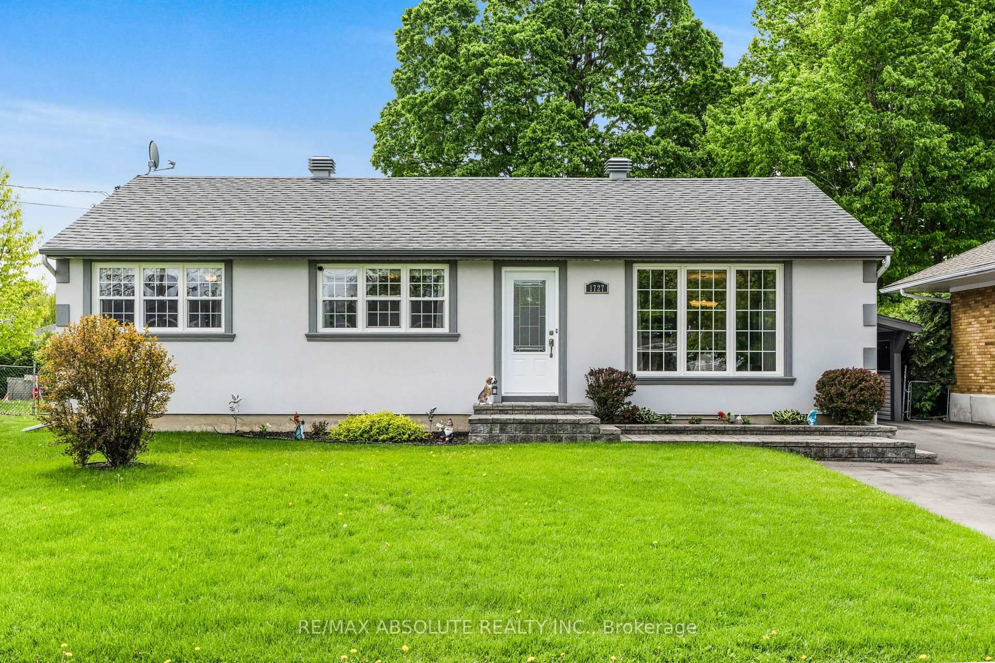 Home with vinyl exterior material, street for 1727 Chene St, Clarence-Rockland Ontario K4K 1K5