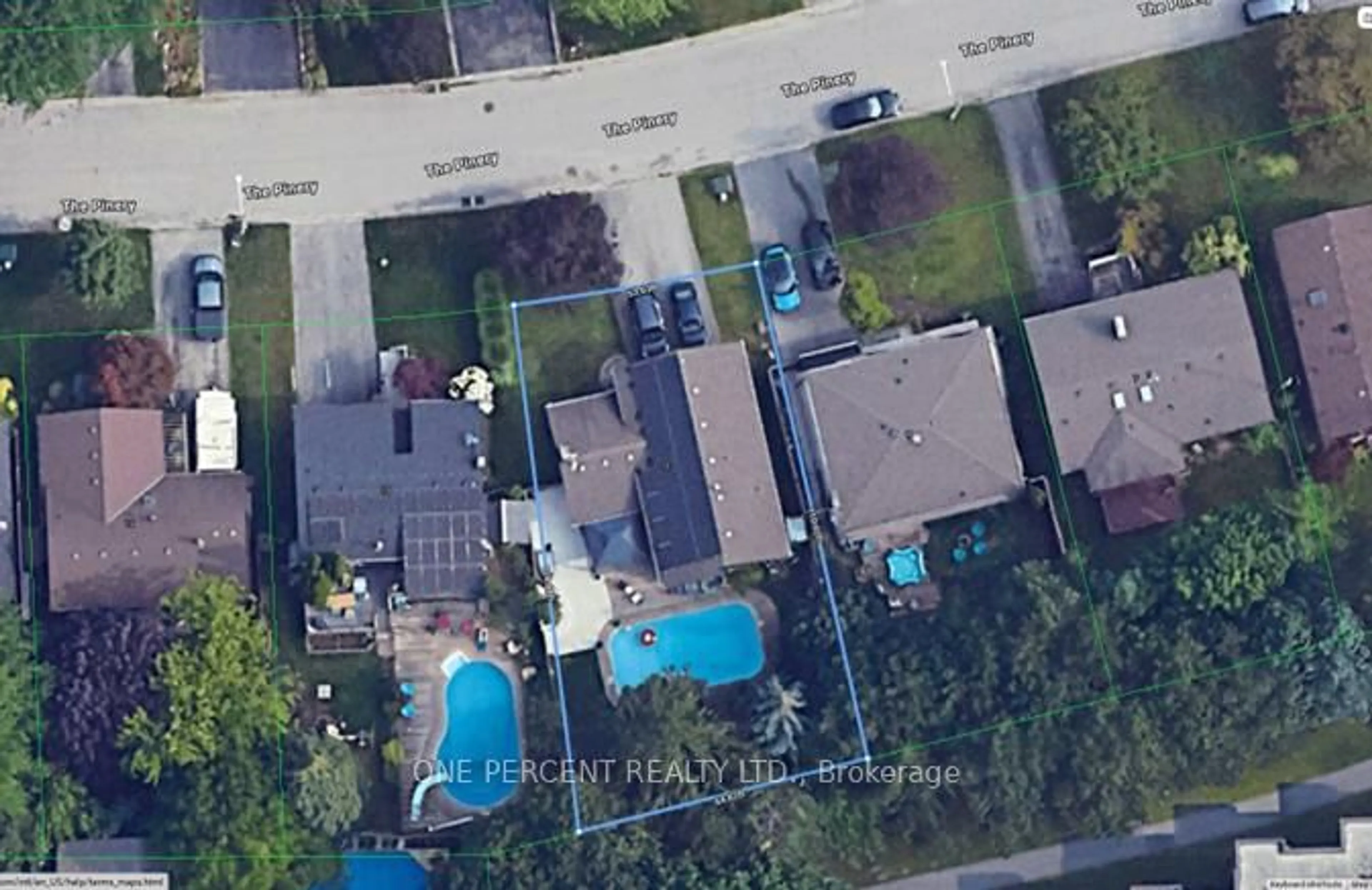 A pic from outside/outdoor area/front of a property/back of a property/a pic from drone, street for 11 The Pinery St, St. Catharines Ontario L2M 6M5