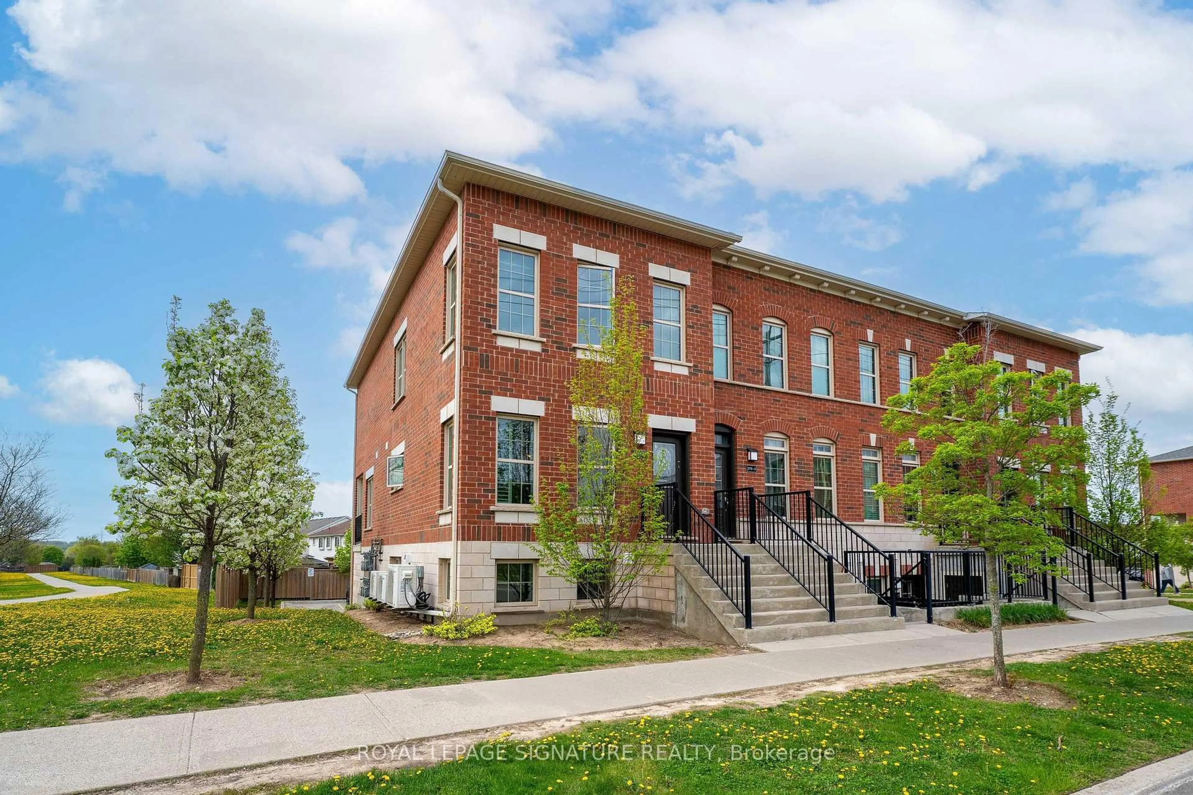 Home with brick exterior material, building for 275 Max Becker Dr #1, Kitchener Ontario N2E 4G2
