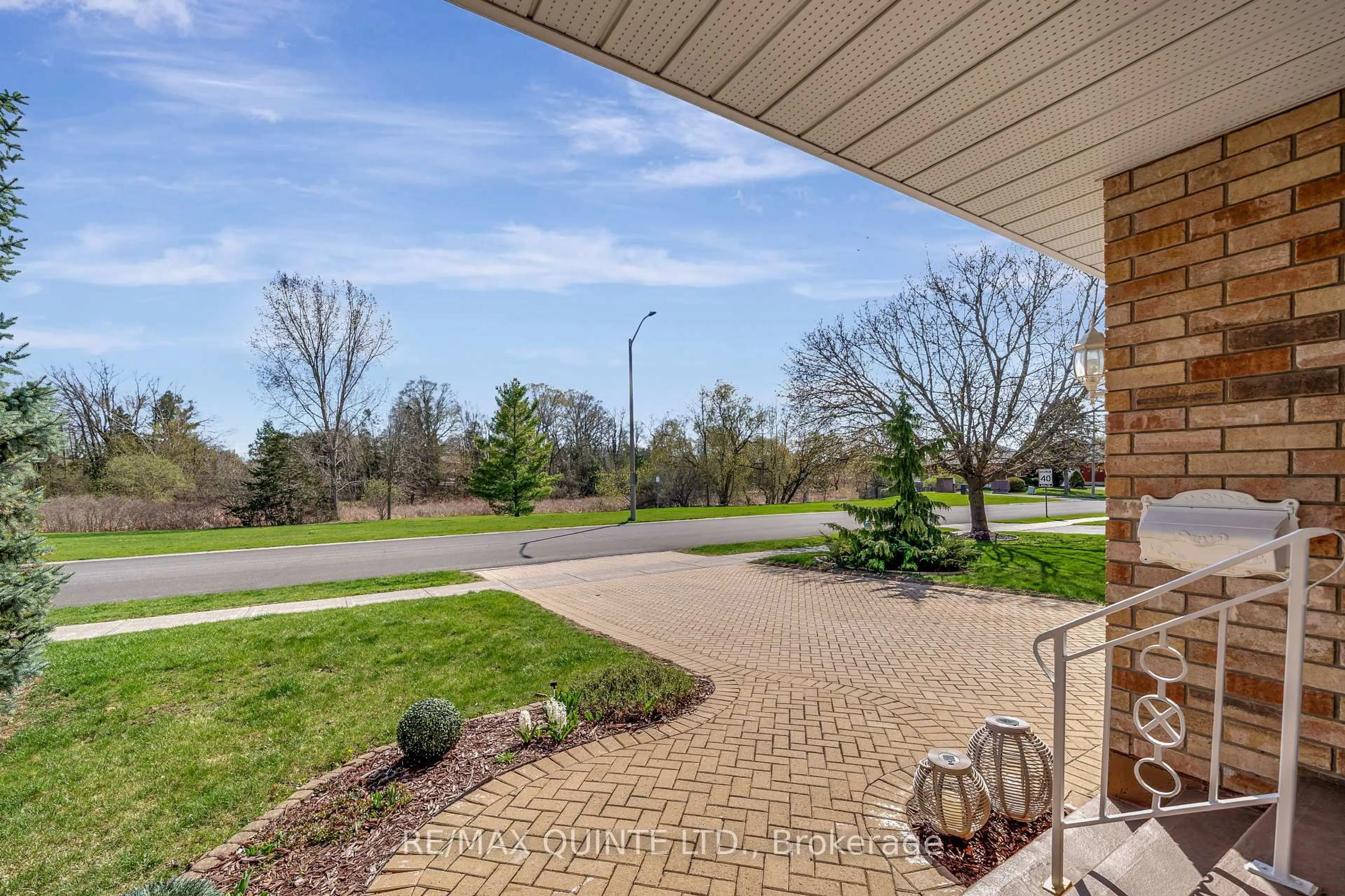 Patio, street for 20 Oak Ridge Blvd, Belleville Ontario K8N 5W1