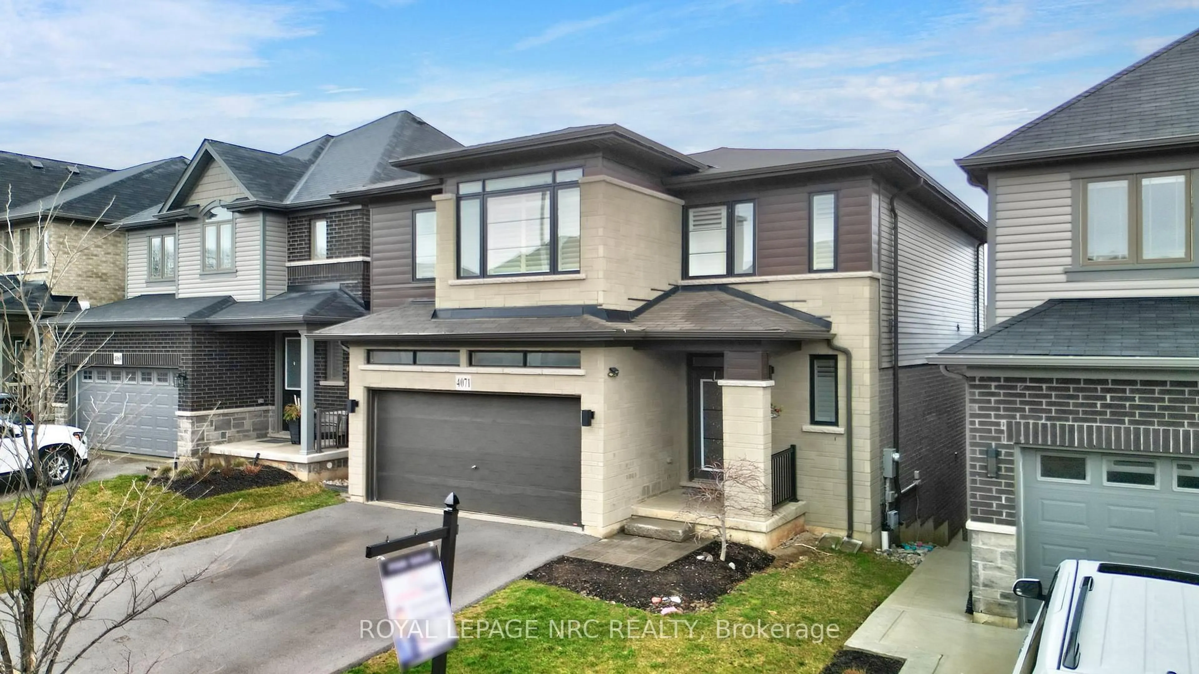 Home with brick exterior material, street for 4071 Thomas St, Lincoln Ontario L3J 0S5