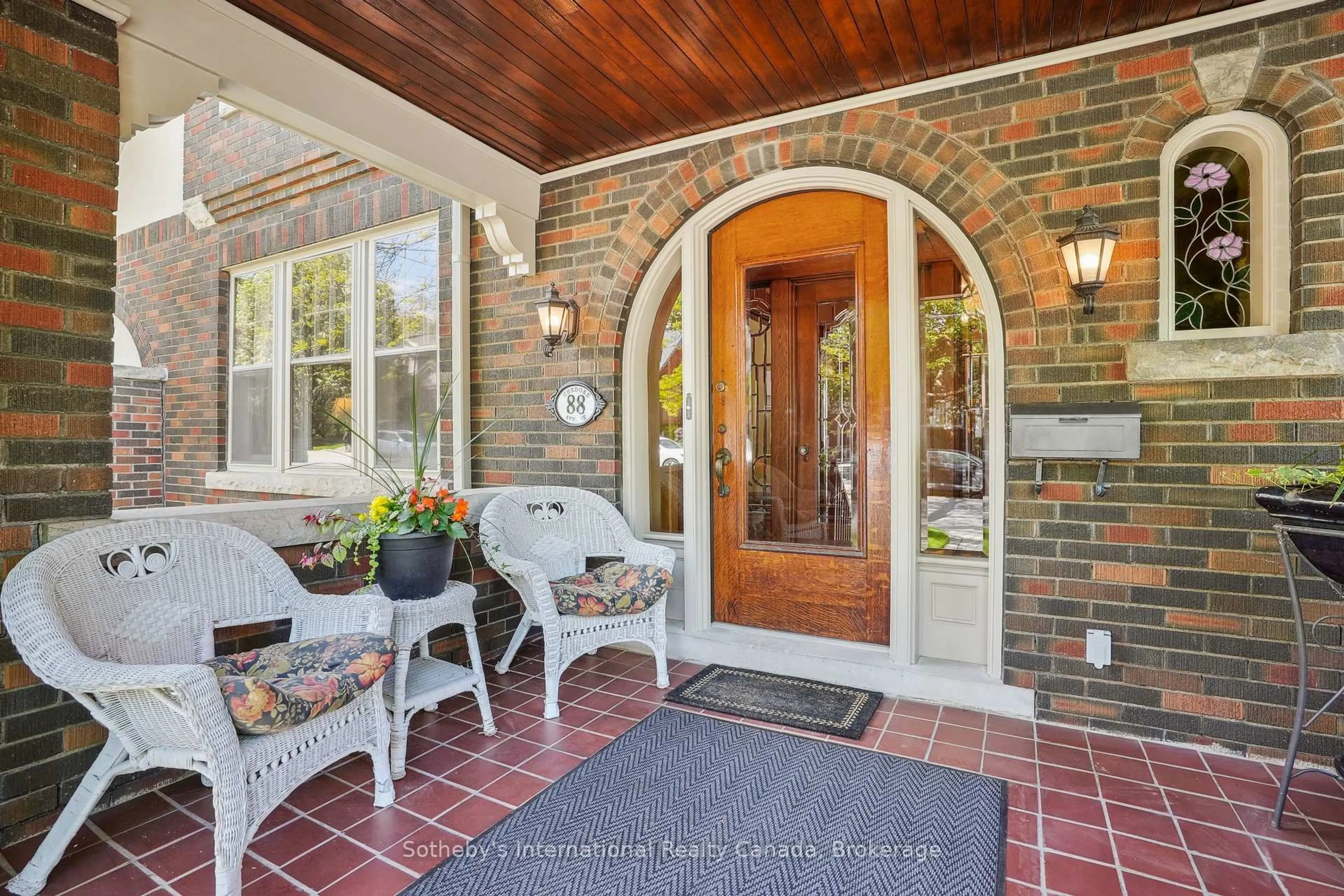 Indoor entryway for 88 Chedoke Ave, Hamilton Ontario L8P 4N9