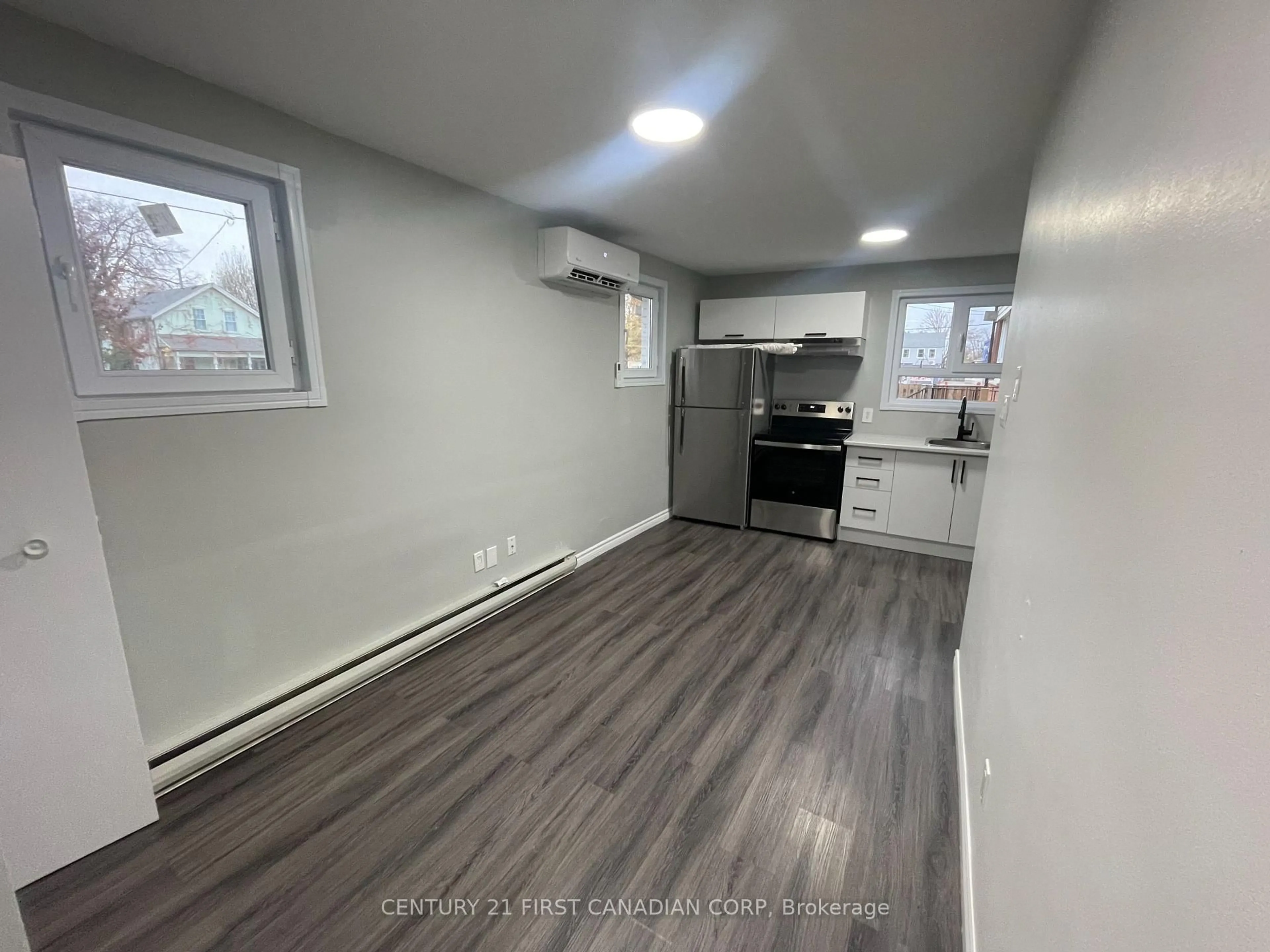A pic of a room for 292 Simcoe St, London East Ontario N6B 1J5