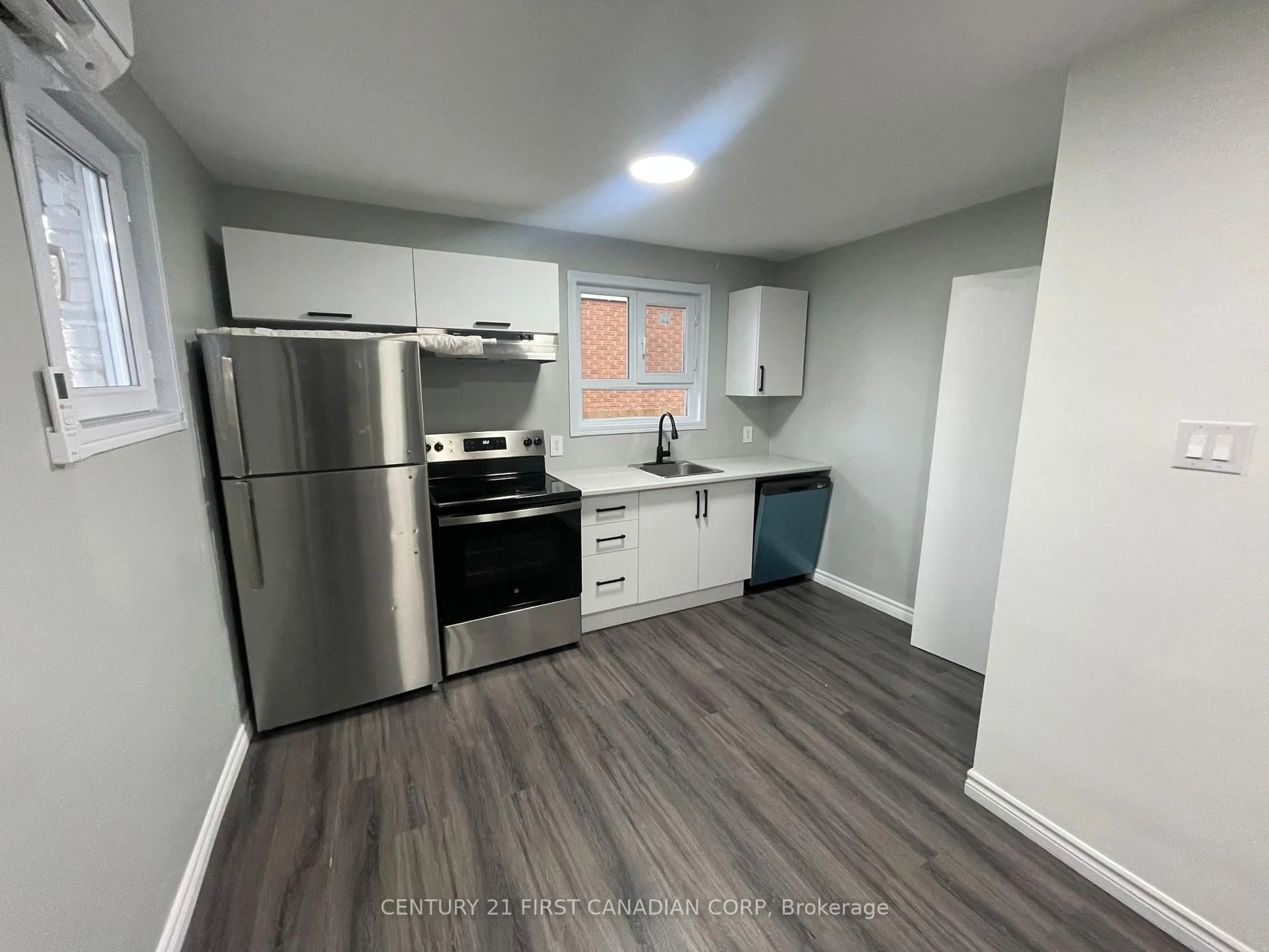 Standard kitchen, unknown for 292 Simcoe St, London East Ontario N6B 1J5