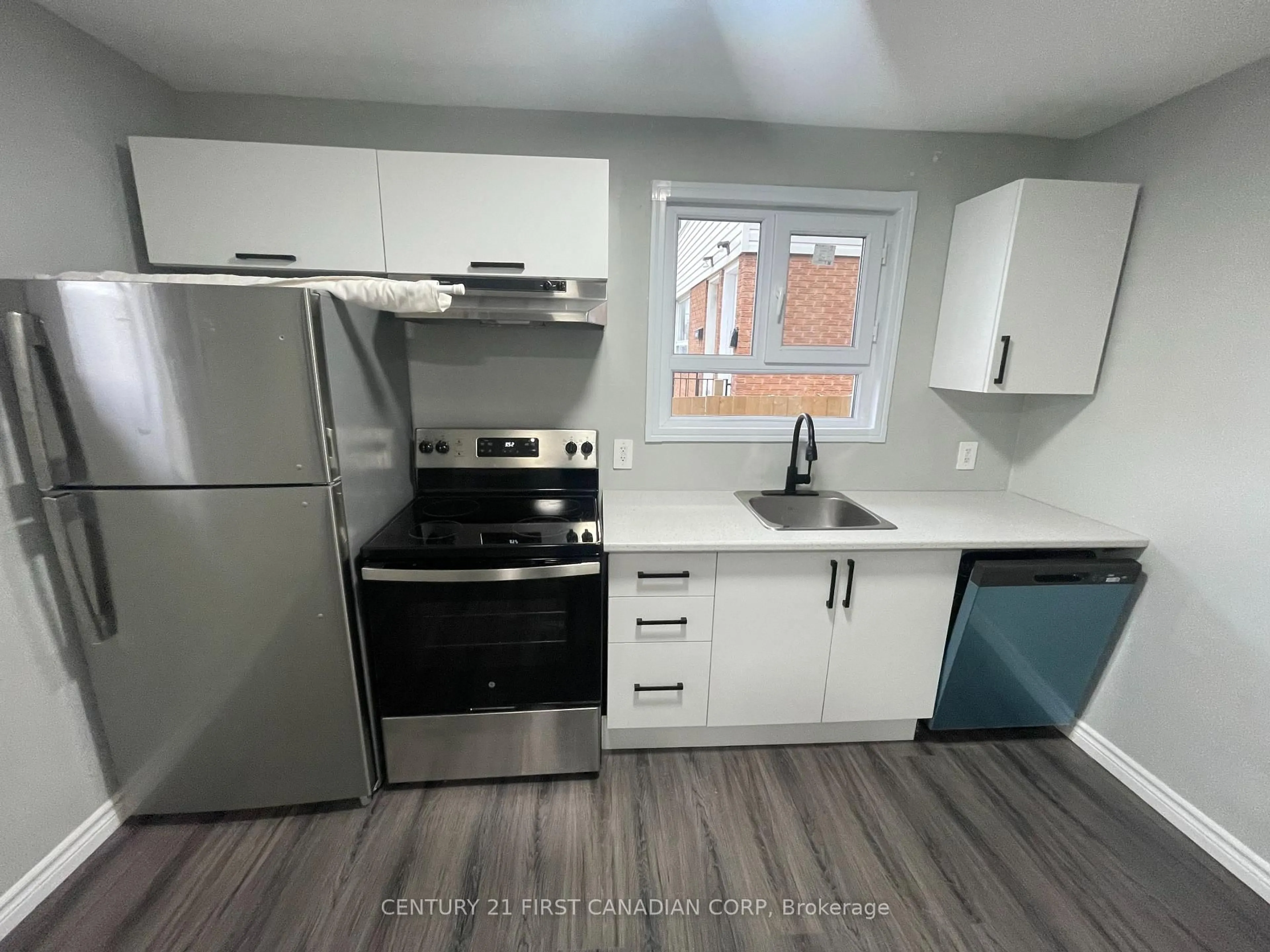 Standard kitchen, unknown for 292 Simcoe St, London East Ontario N6B 1J5