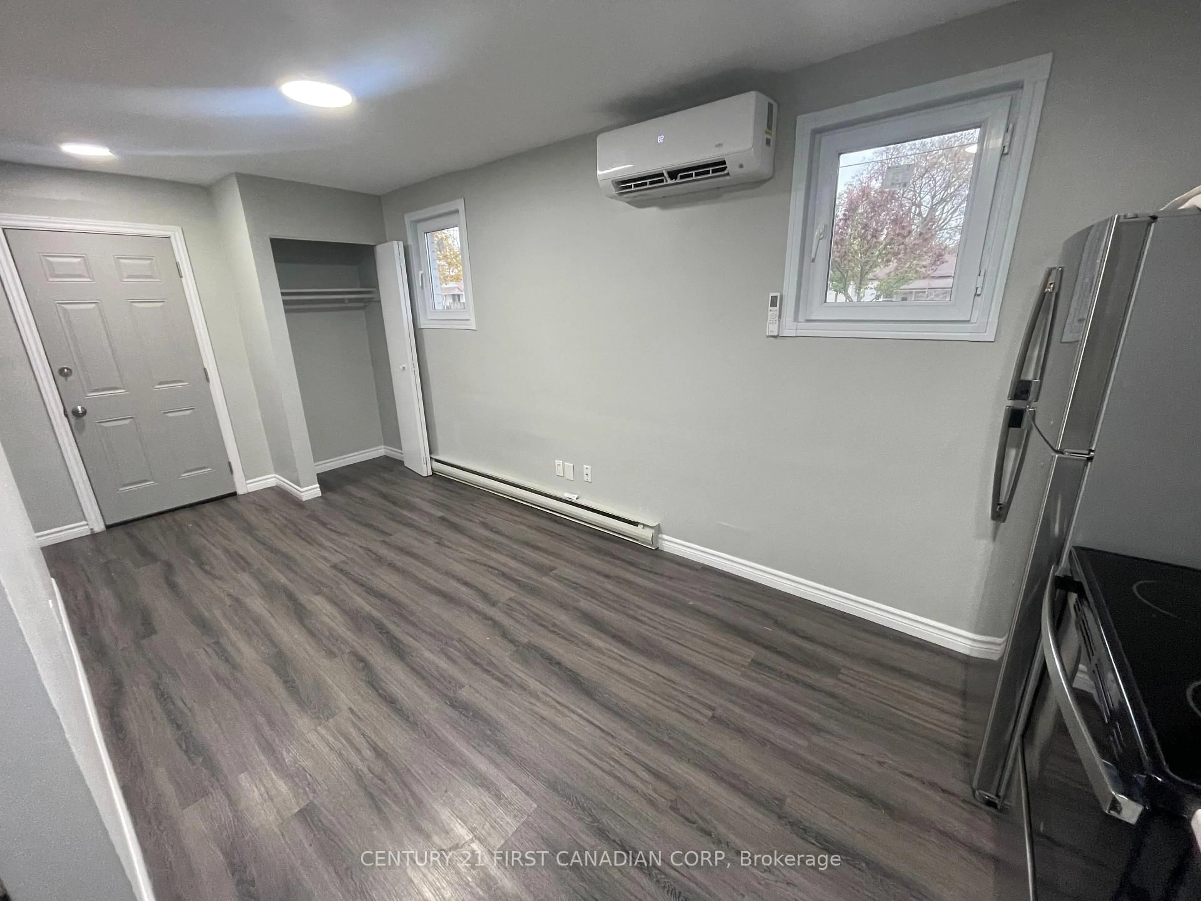 A pic of a room for 292 Simcoe St, London East Ontario N6B 1J5