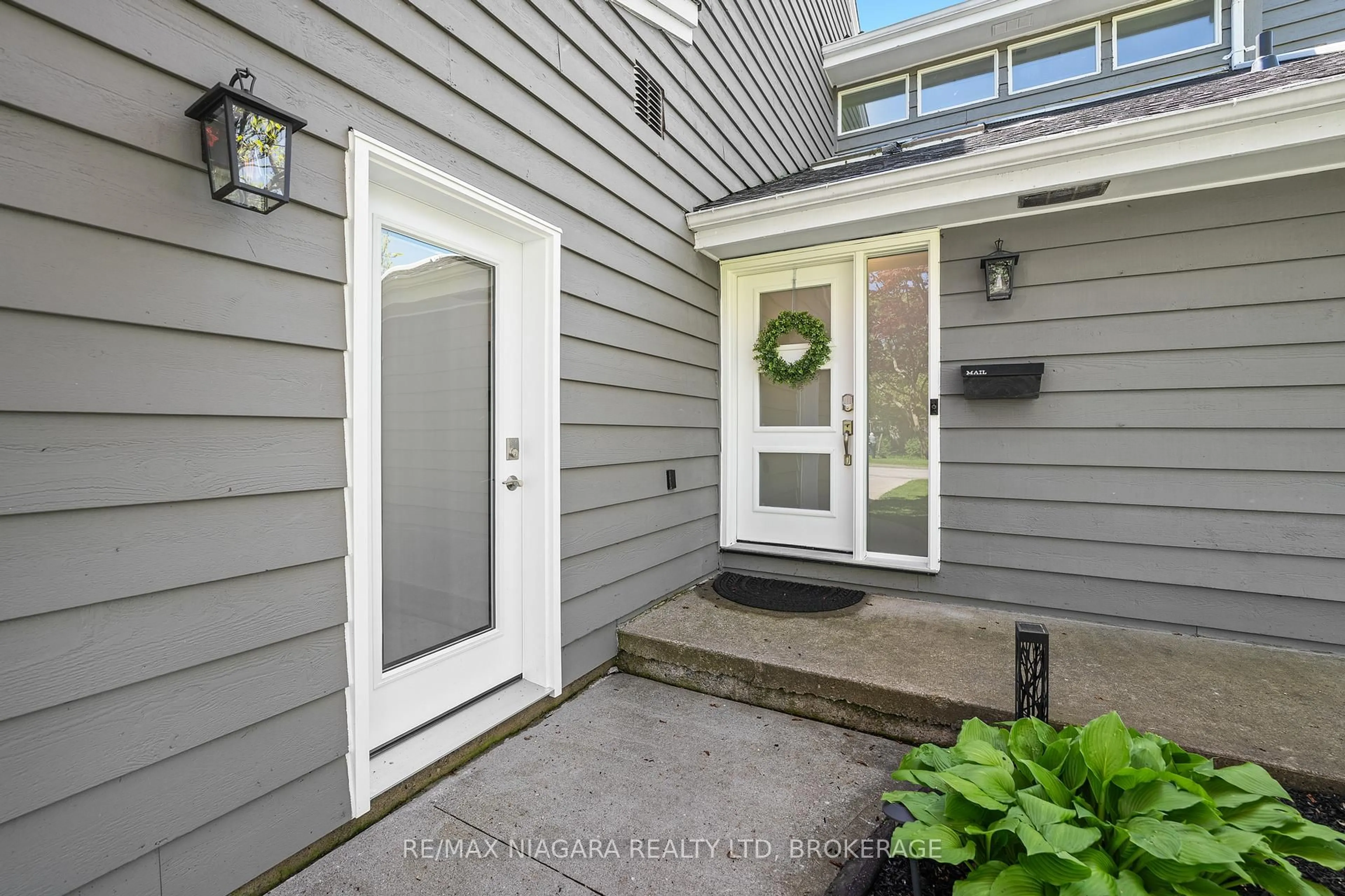 Indoor entryway for 2205 GAINER St, Thorold Ontario L0S 1A0