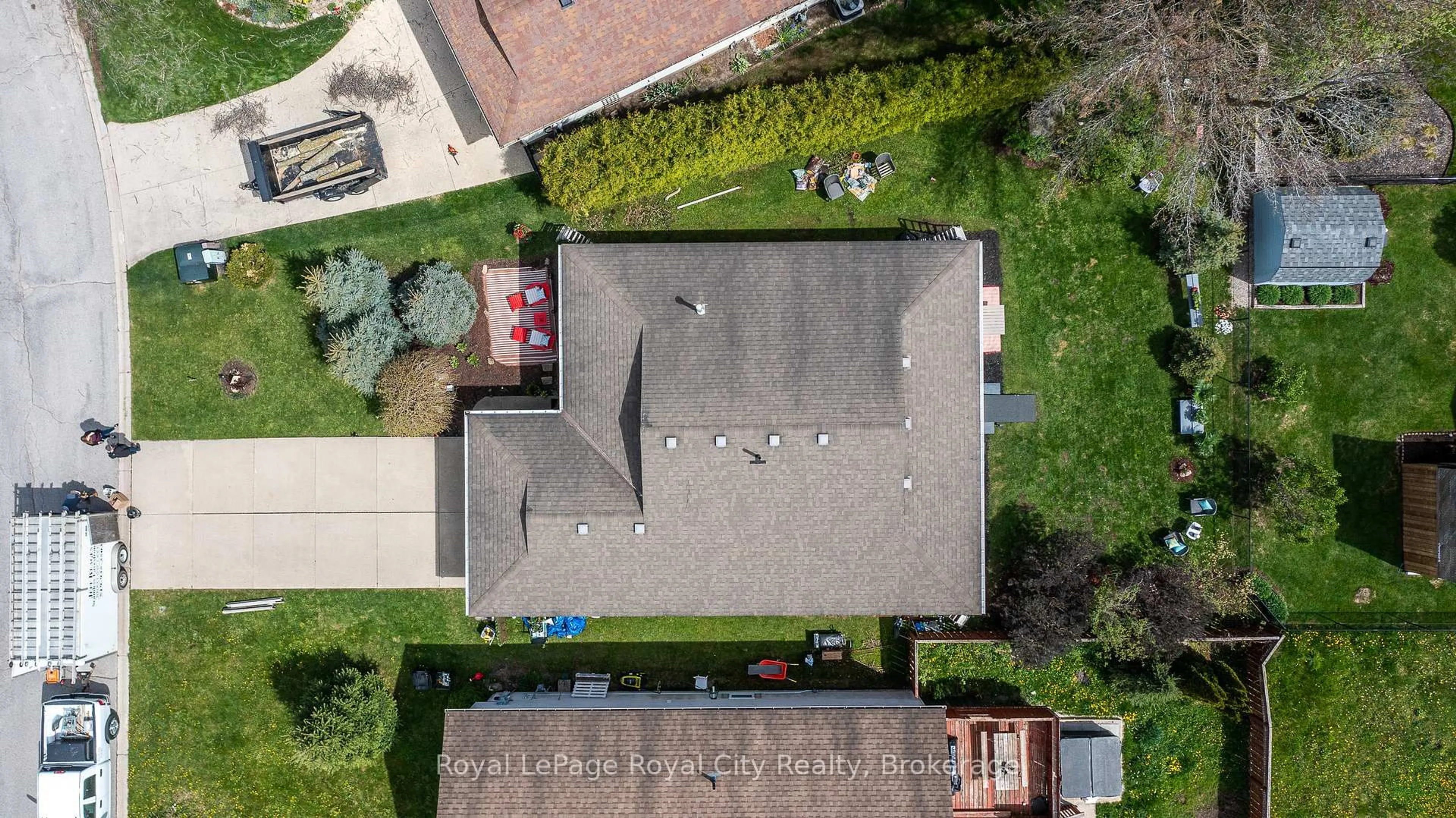 A pic from outside/outdoor area/front of a property/back of a property/a pic from drone, street for 2661 8th Avenue A, Owen Sound Ontario N4K 6S5
