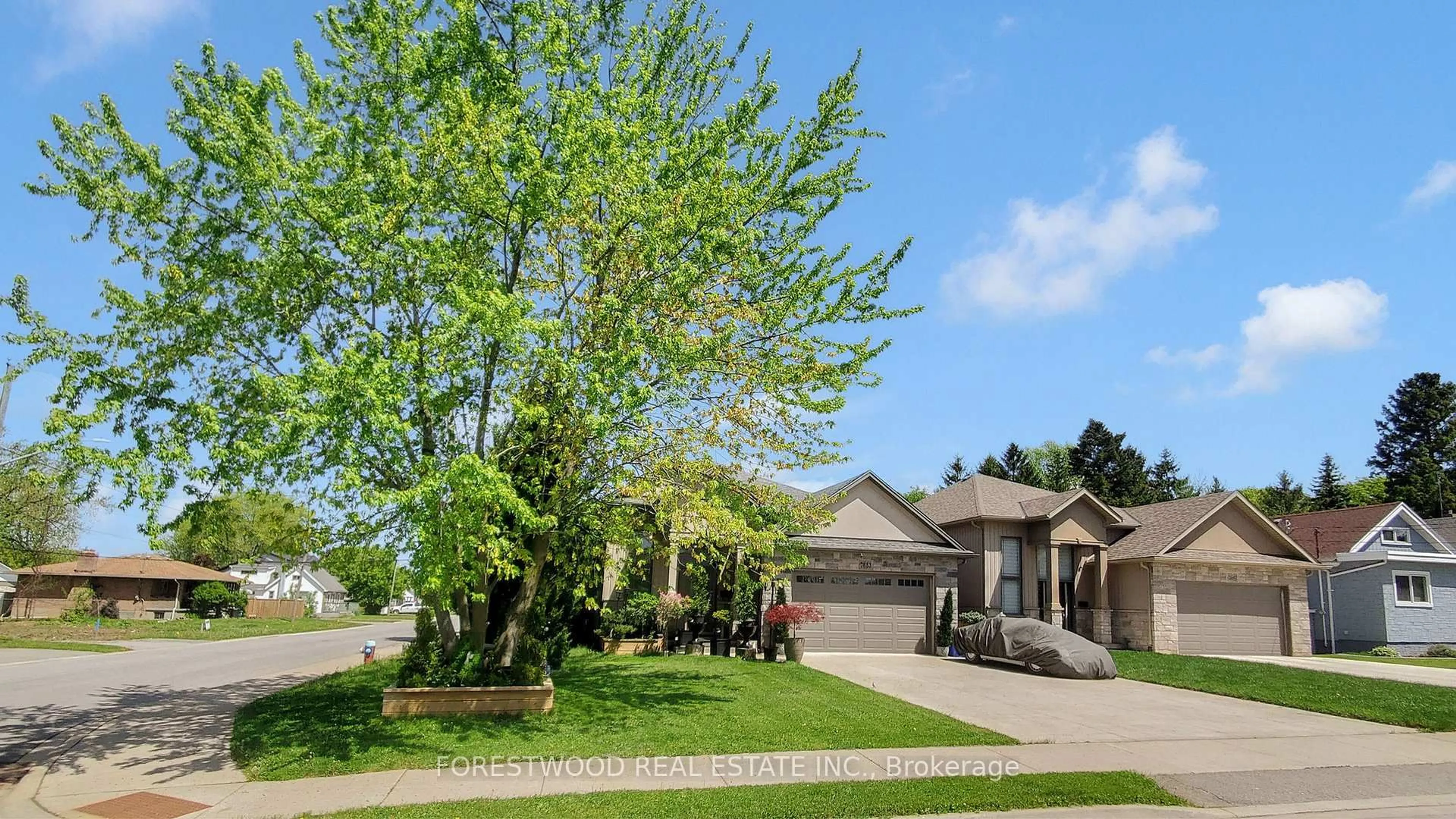 A pic from outside/outdoor area/front of a property/back of a property/a pic from drone, street for 7653 MULHERN St, Niagara Falls Ontario L2H 1B2