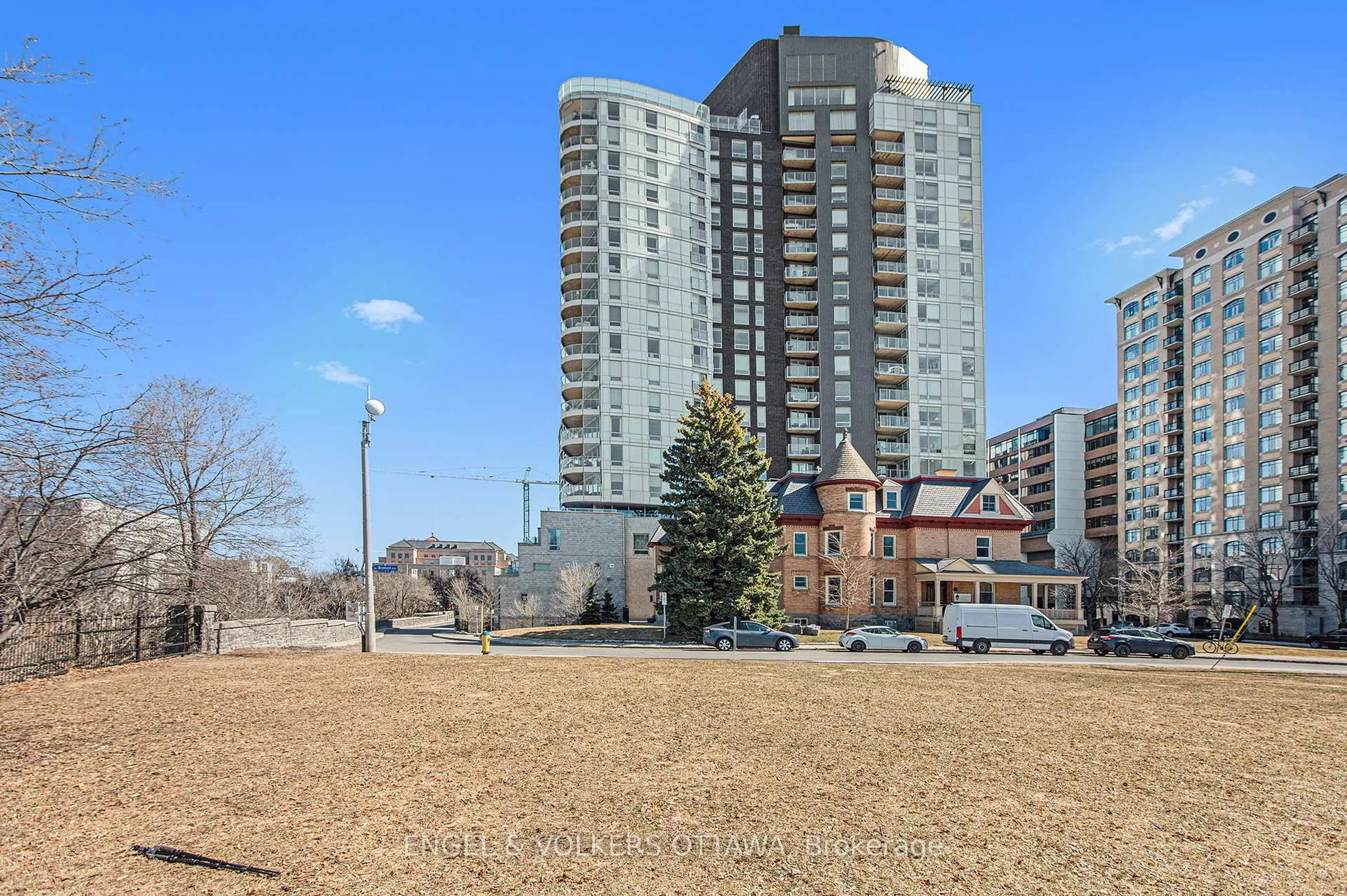 A pic from outside/outdoor area/front of a property/back of a property/a pic from drone, unknown for 428 Sparks St #305, Ottawa Ontario K1R 0B3
