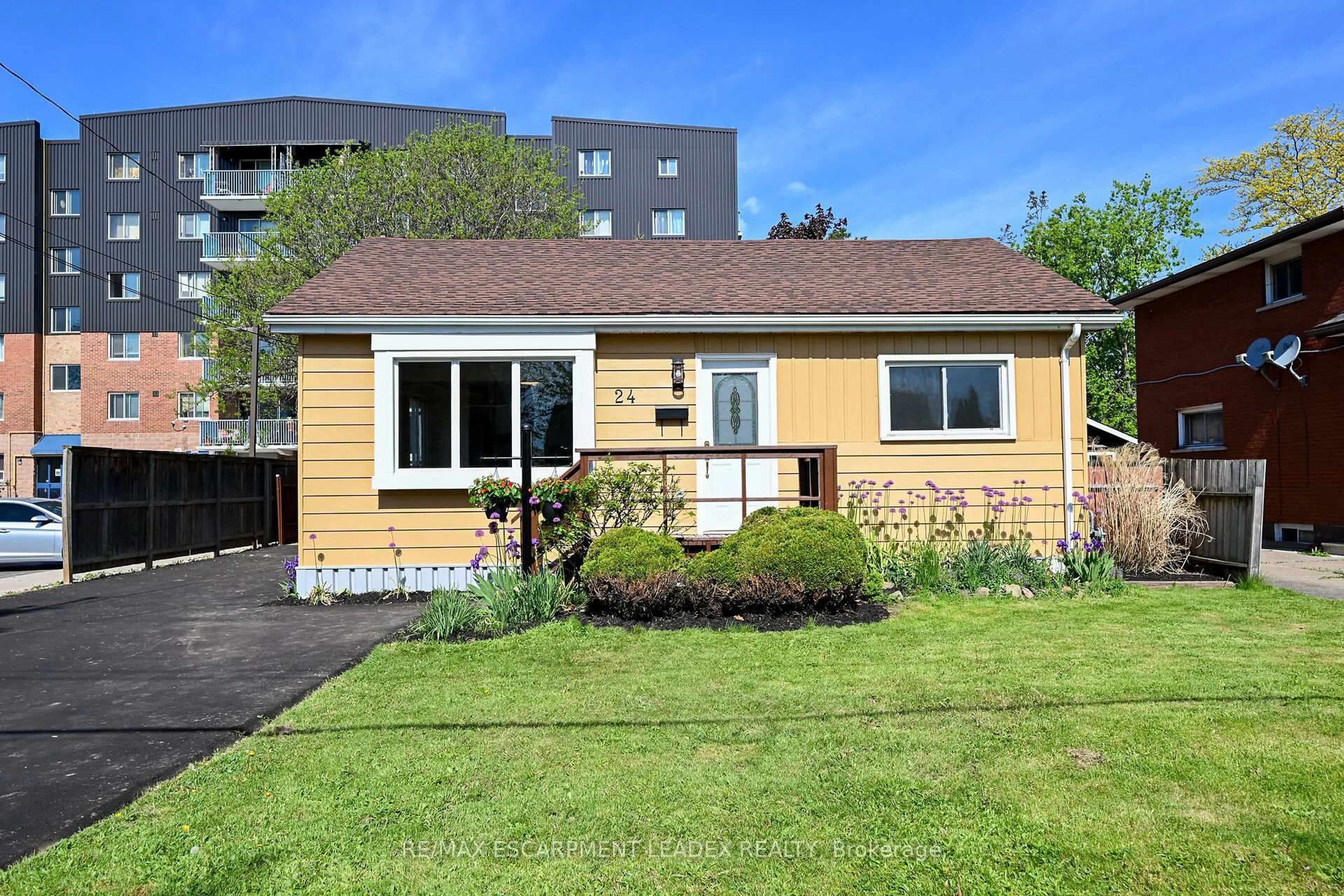 Unknown for 24 CLAPHAM Rd, Hamilton Ontario L8G 5A1