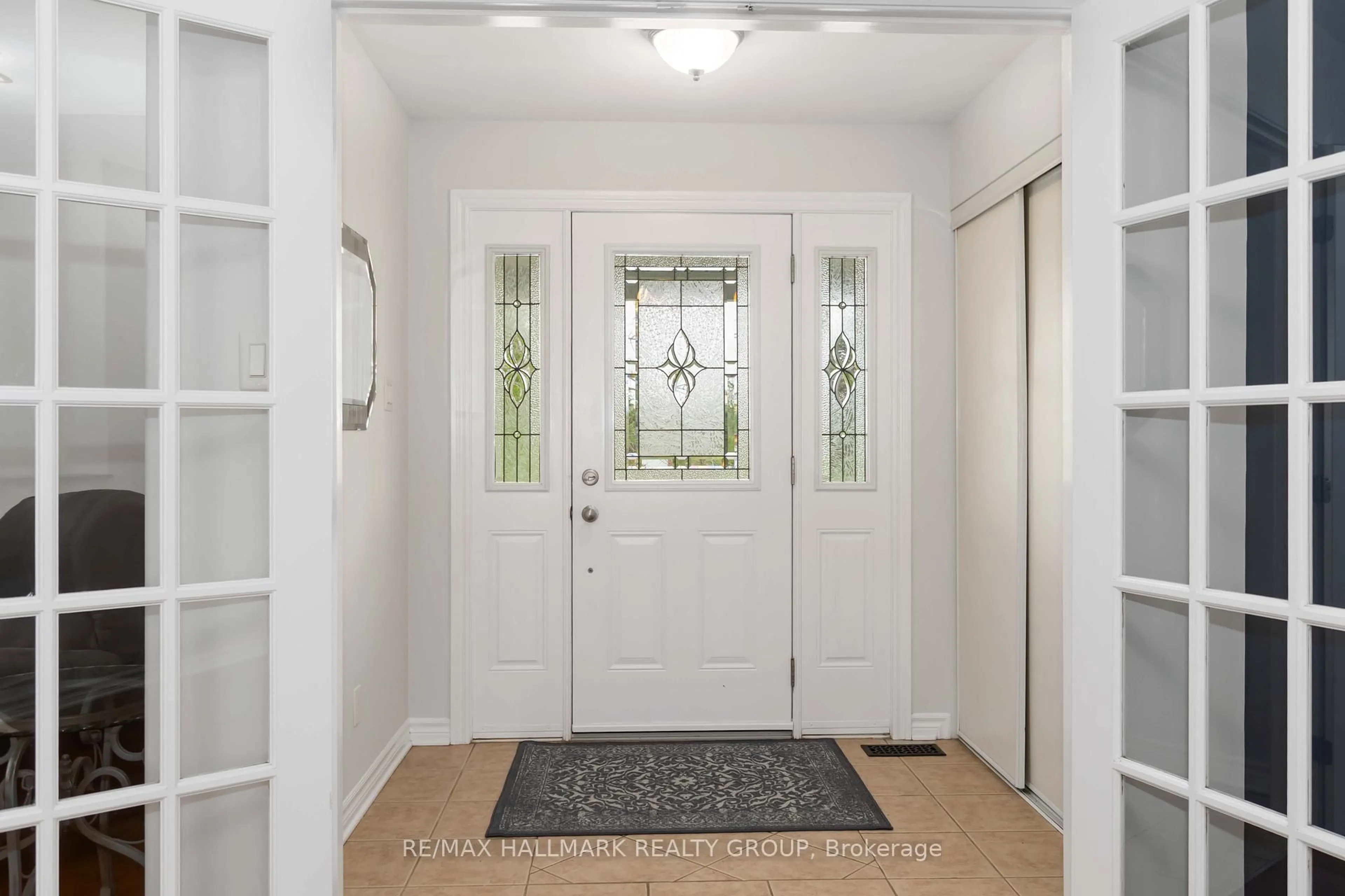 Indoor entryway for 7713 Fairhurst Dr, Kemptville Ontario K0G 1J0
