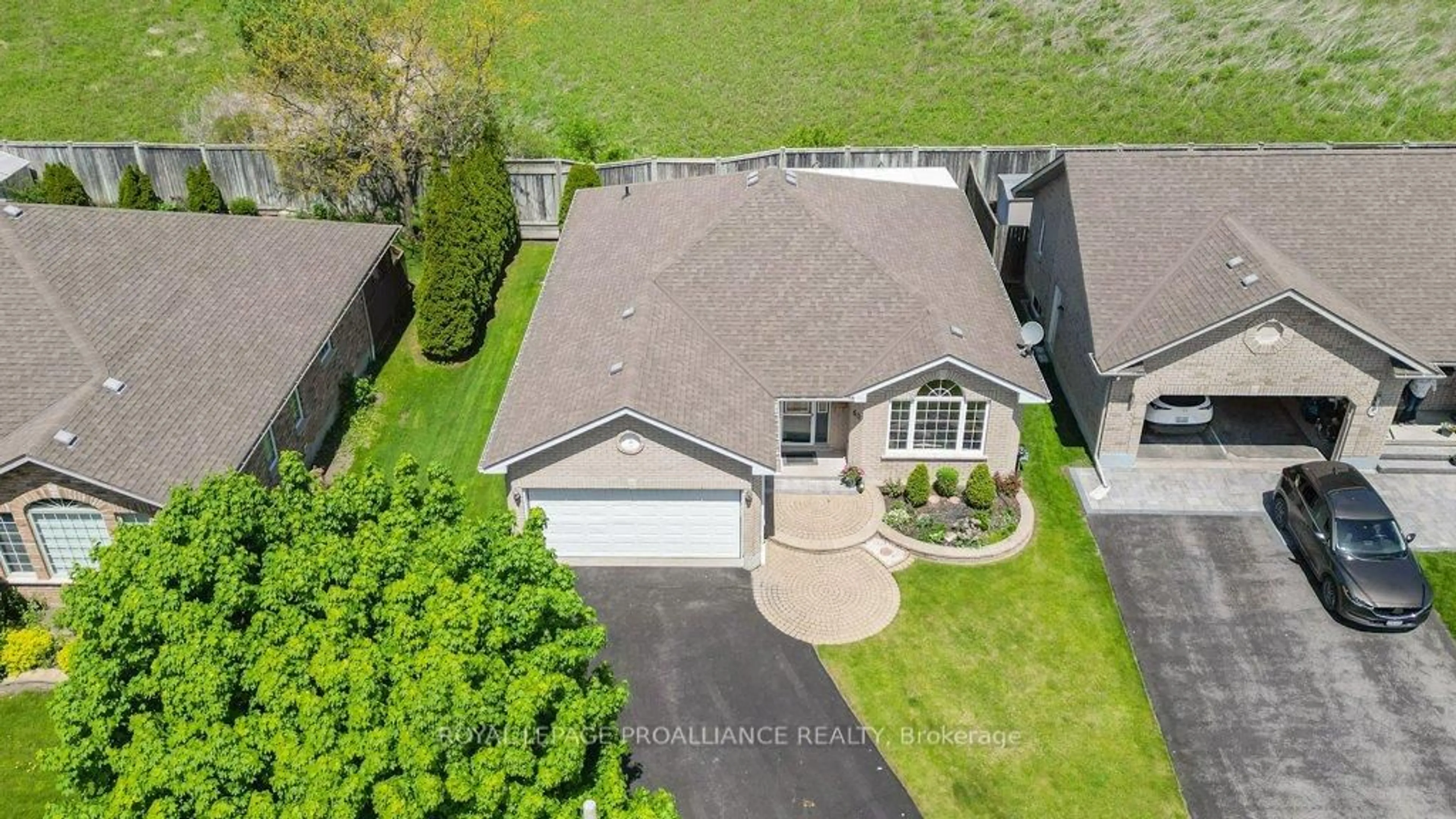 A pic from outside/outdoor area/front of a property/back of a property/a pic from drone, street for 60 Hemlock Cres, Belleville Ontario K8N 5Y2