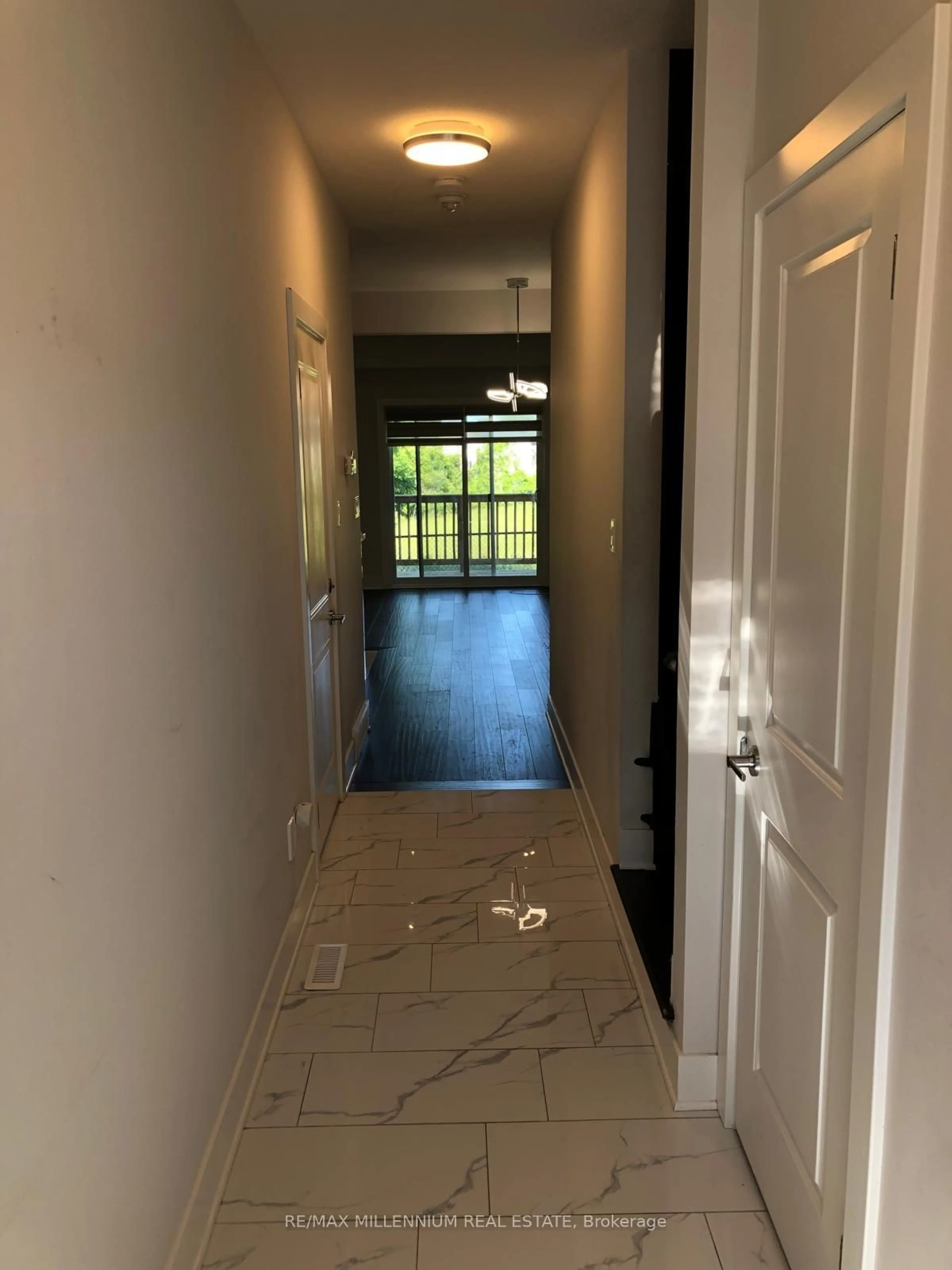 Indoor entryway for 2621 Holbrook Dr #12, London South Ontario N6M 0G2