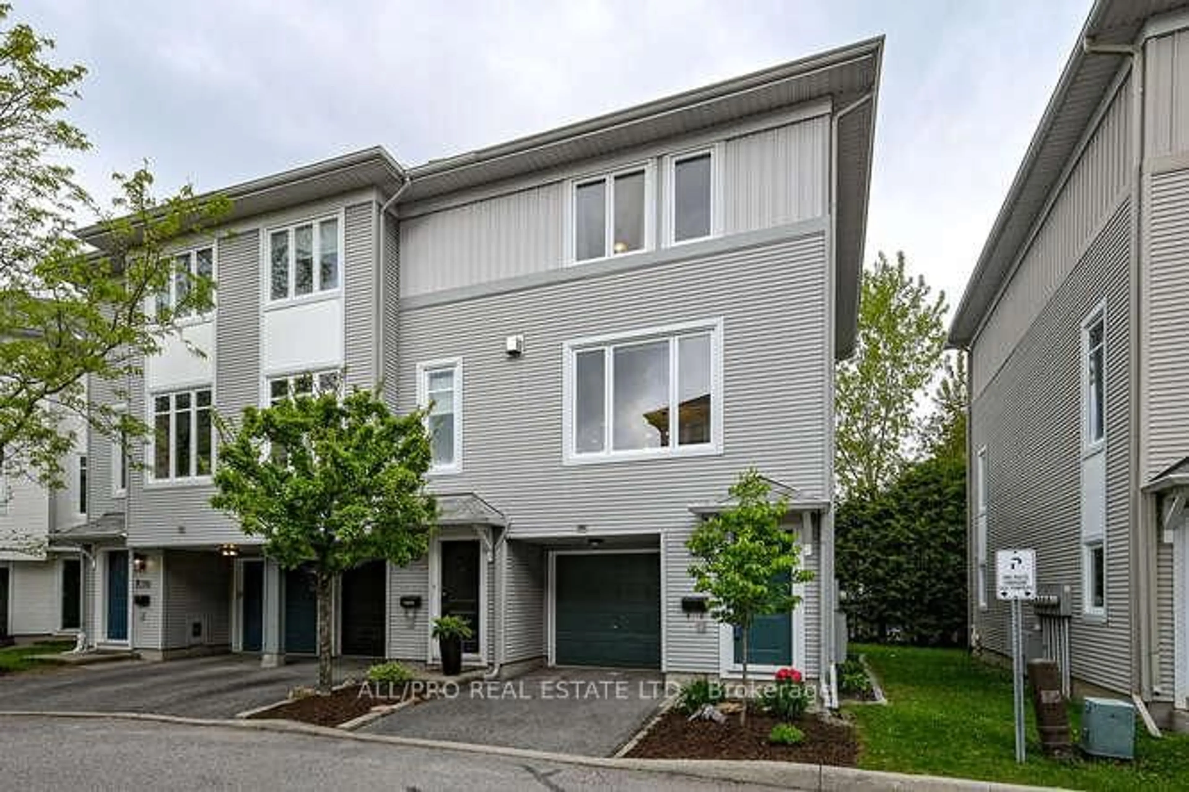 Unknown for 74 Songbird Private, Ottawa Ontario K2H 0A2