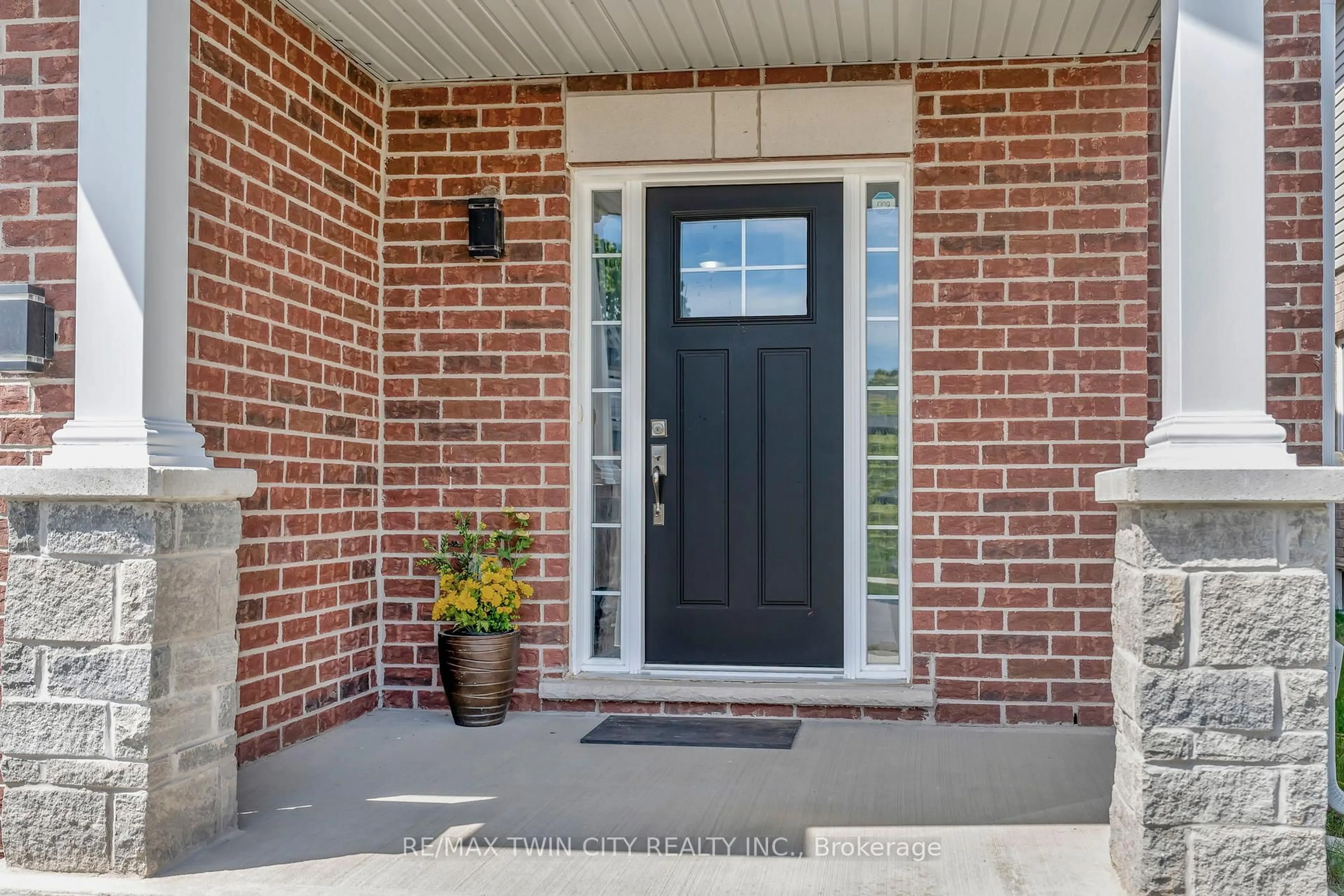 Home with brick exterior material, street for 16 Cumberland St, Brantford Ontario N3S 7J6