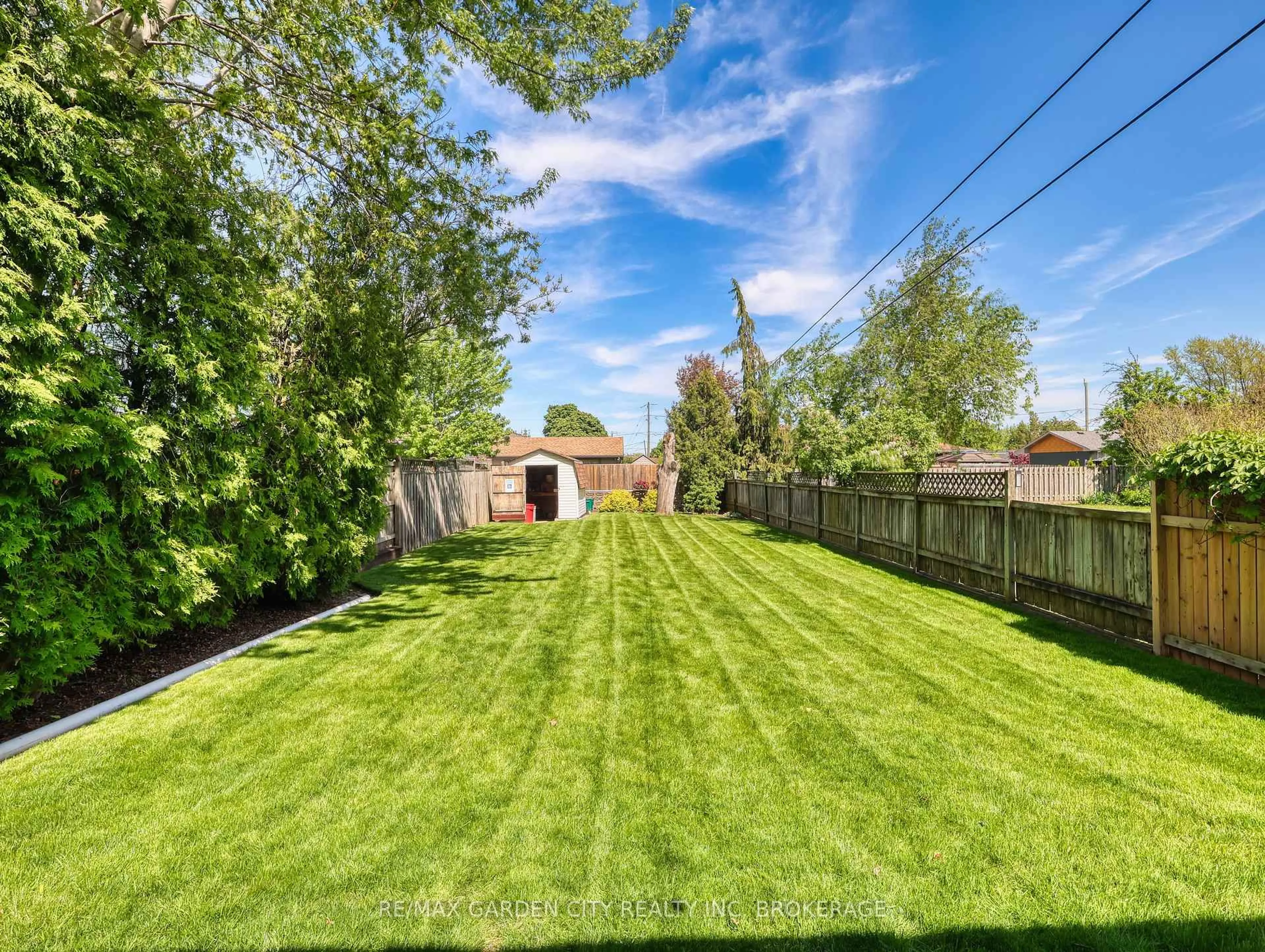 A pic from outside/outdoor area/front of a property/back of a property/a pic from drone, street for 4395 Ontario St, Lincoln Ontario L0R 1B0
