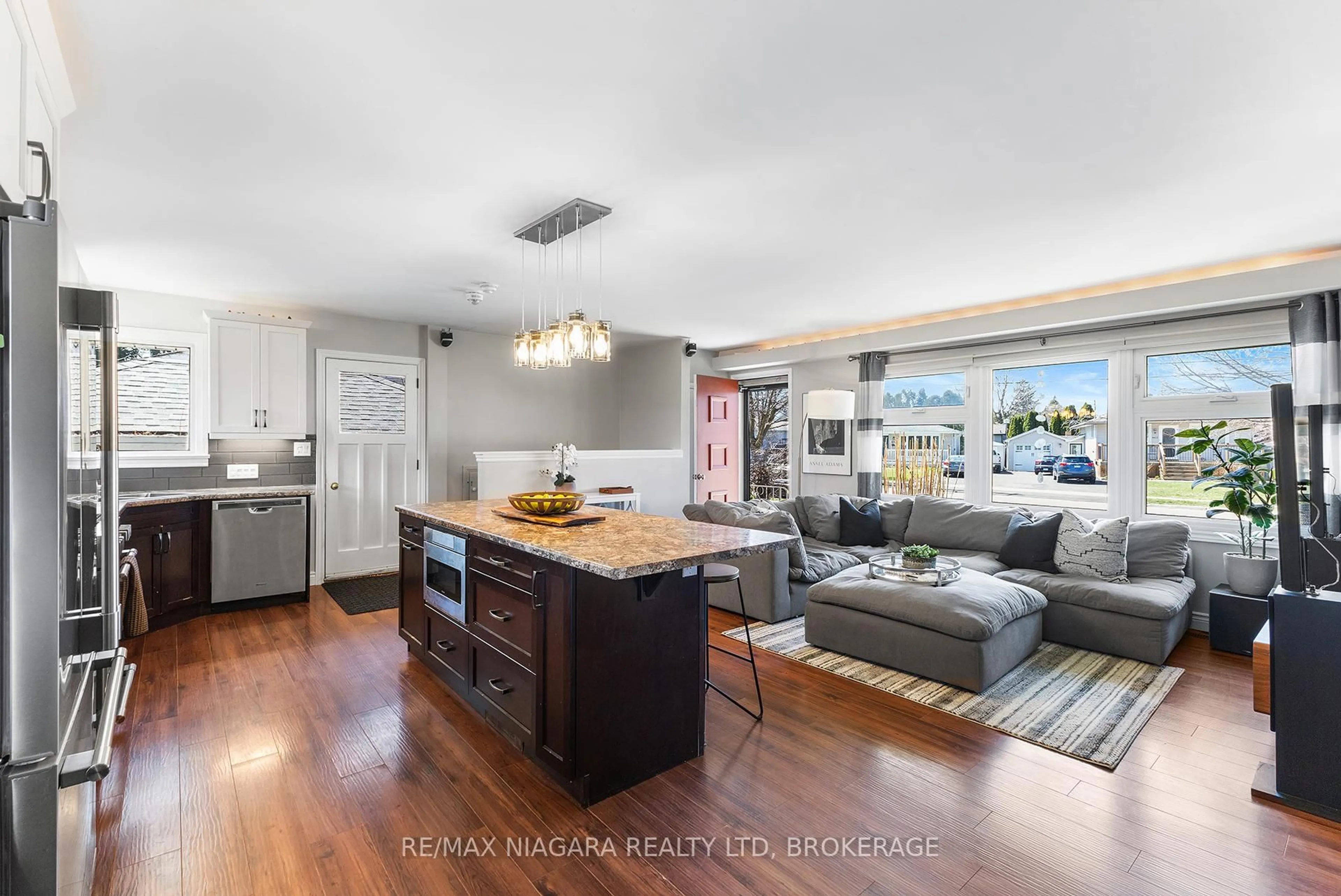 Open concept kitchen, unknown for 664 Geneva St, St. Catharines Ontario L2N 2J8
