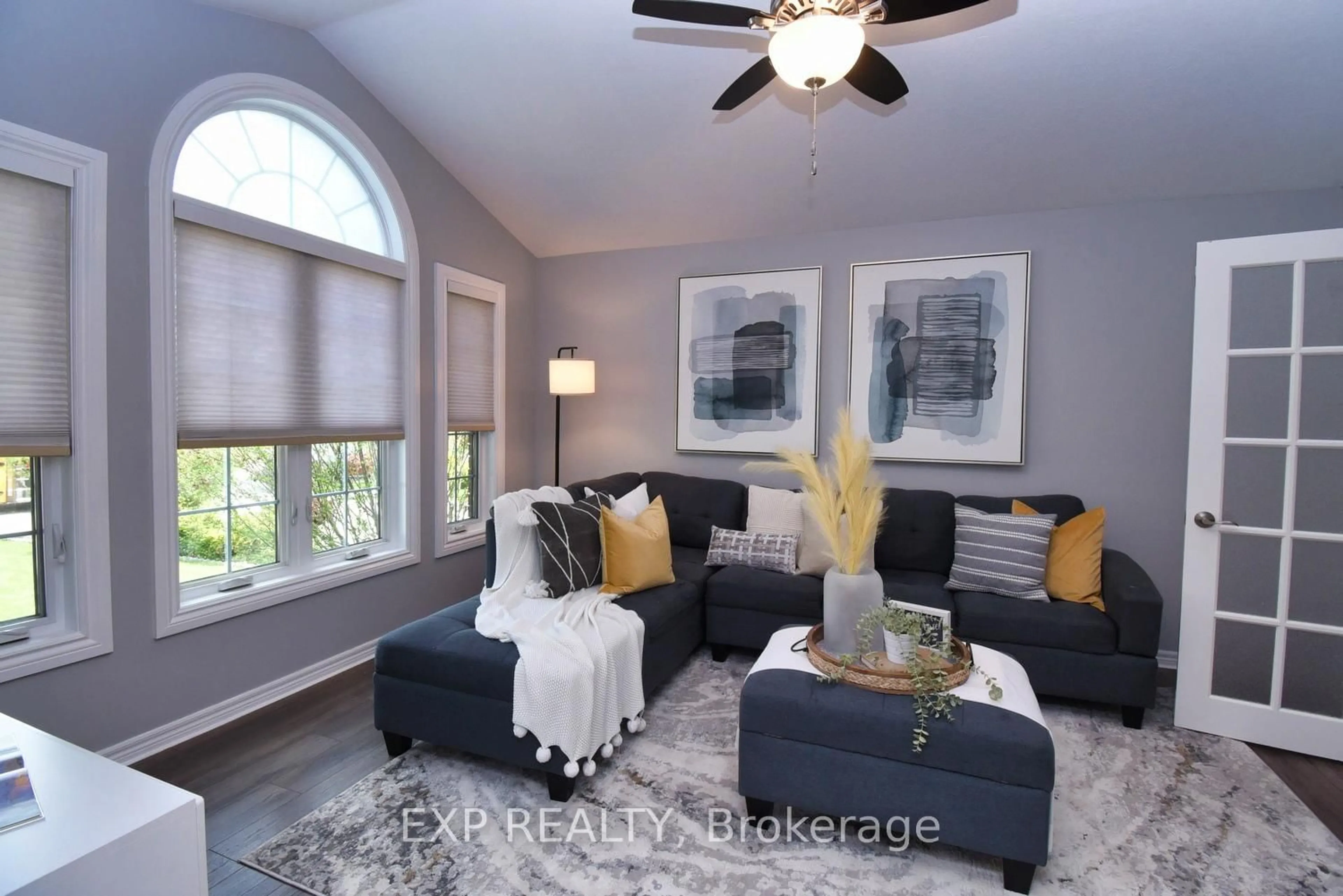 Living room with furniture, unknown for 16 Hollybank Way, Hamilton Ontario L0R 1W0
