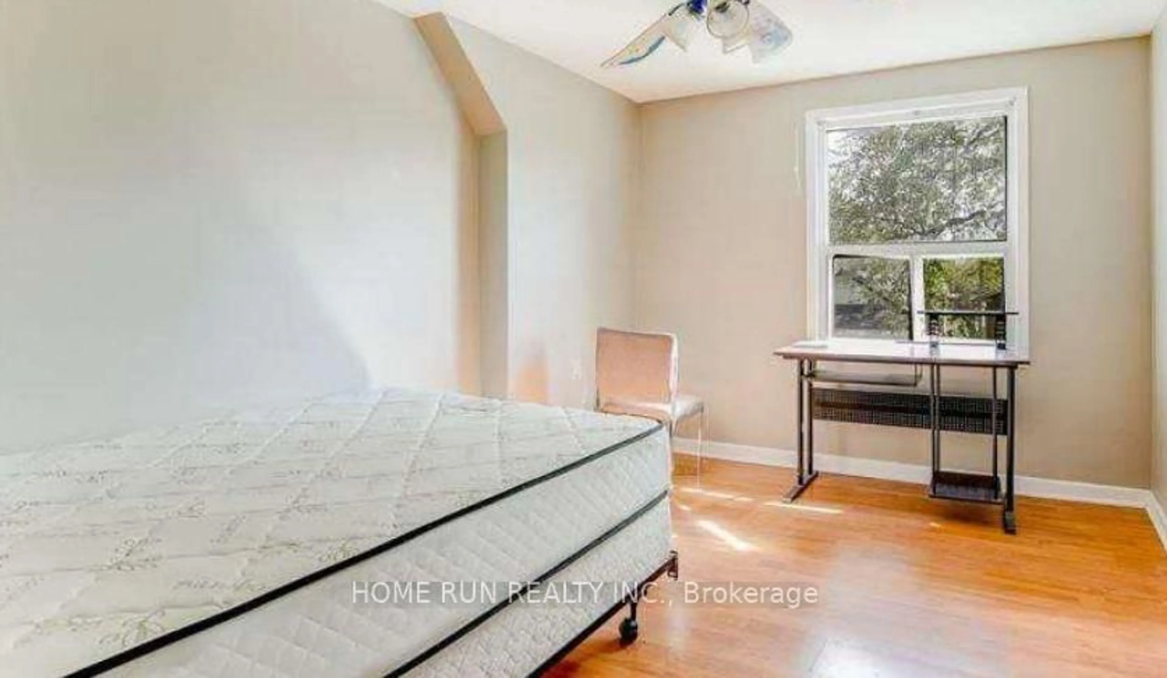A pic of a room for 827 Bridge Ave, Windsor Ontario N9B 2M7