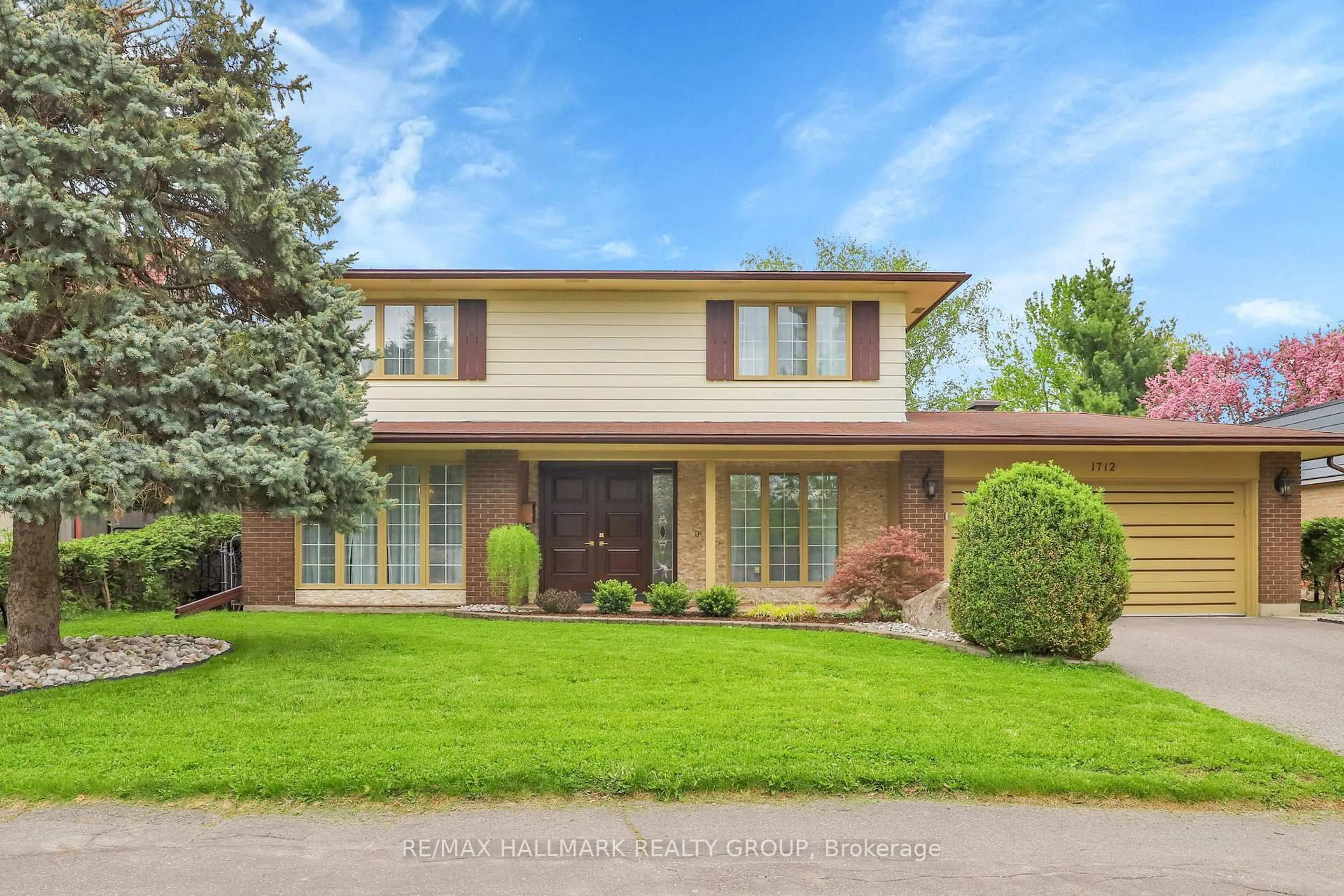 Home with brick exterior material, street for 1712 Playfair Dr, Ottawa Ontario K1H 5S6