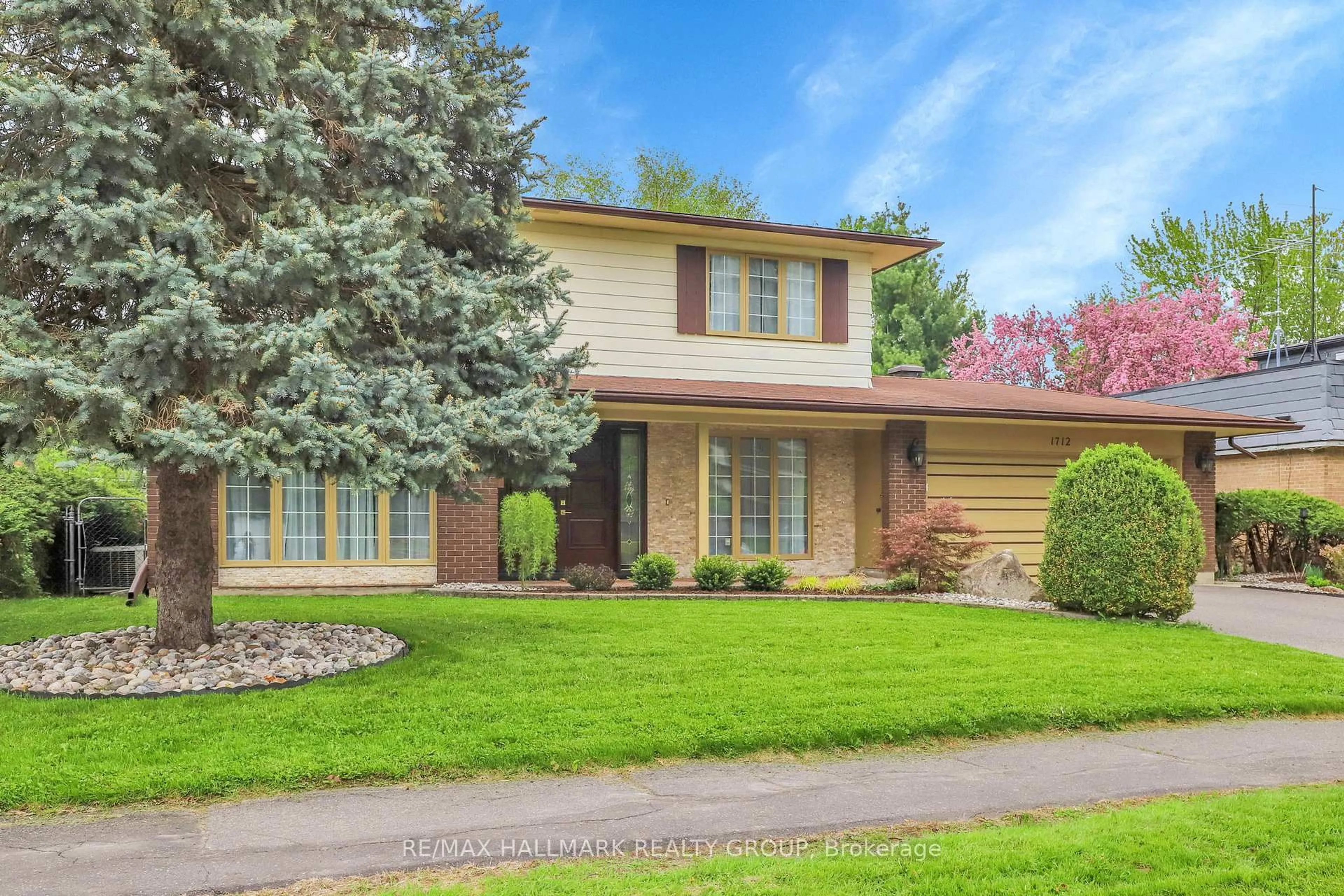 Home with brick exterior material, street for 1712 Playfair Dr, Ottawa Ontario K1H 5S6