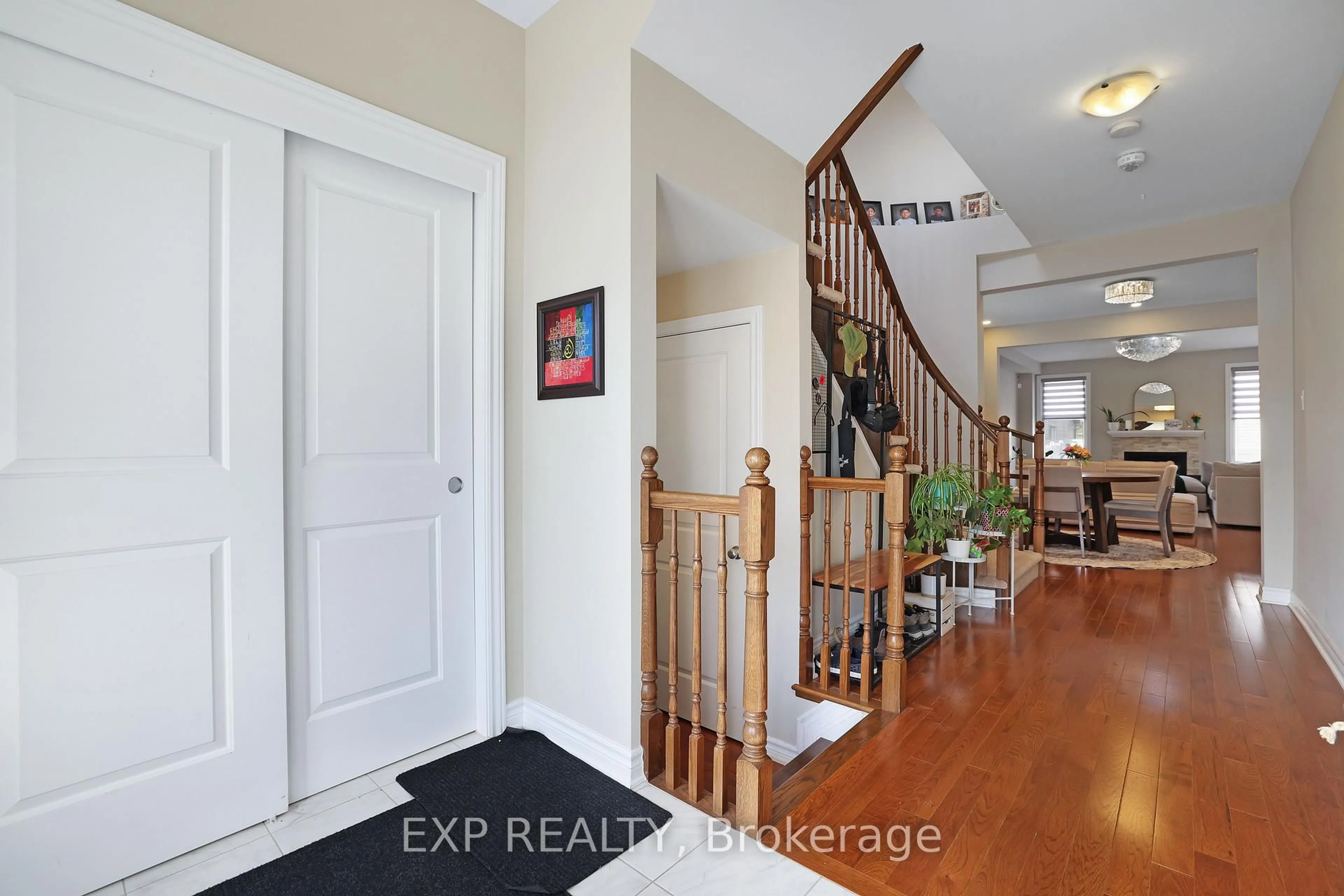 Indoor entryway for 111 Westover Cres, Kanata Ontario K2T 0K6