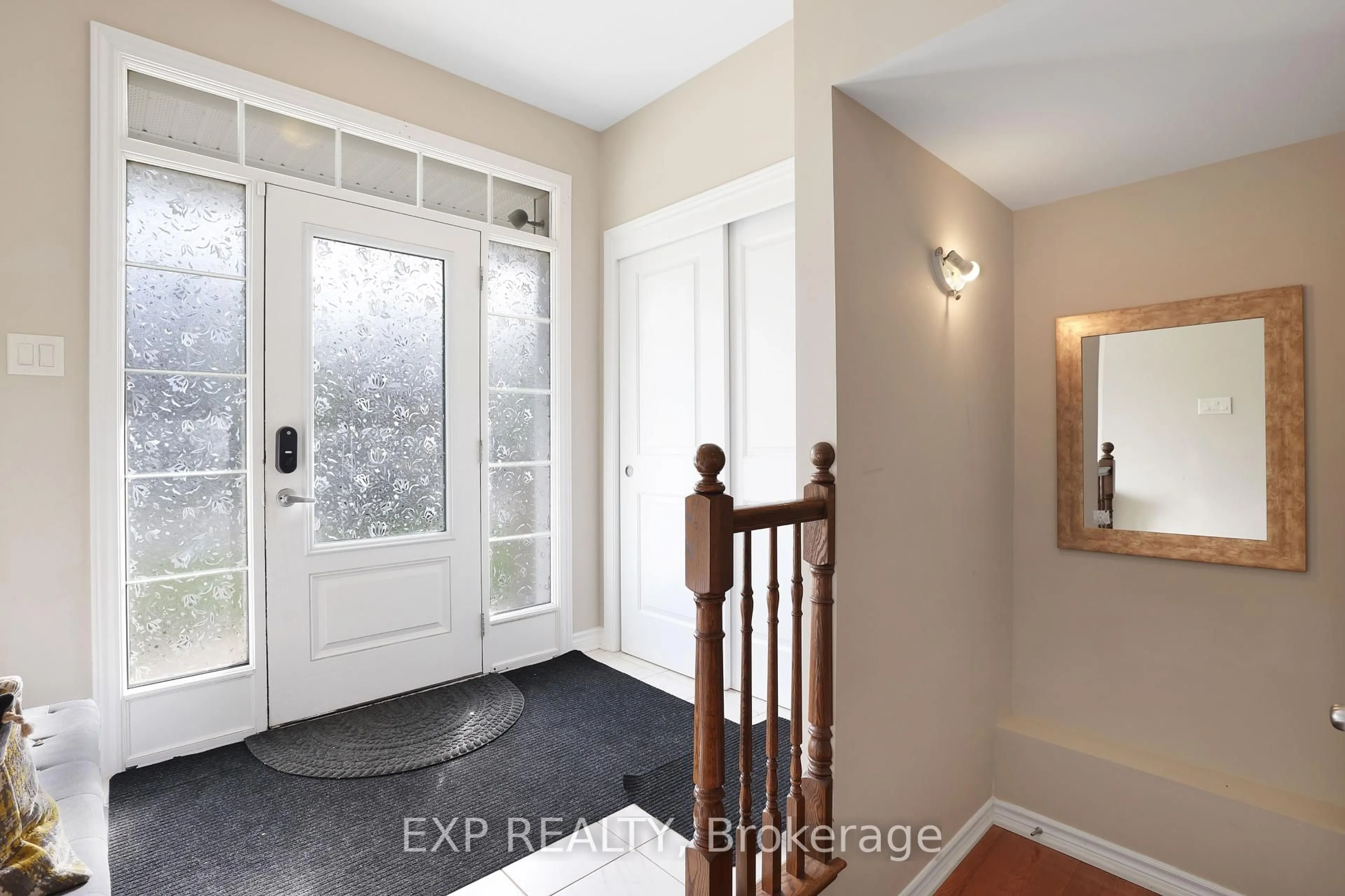 Indoor entryway for 111 Westover Cres, Kanata Ontario K2T 0K6