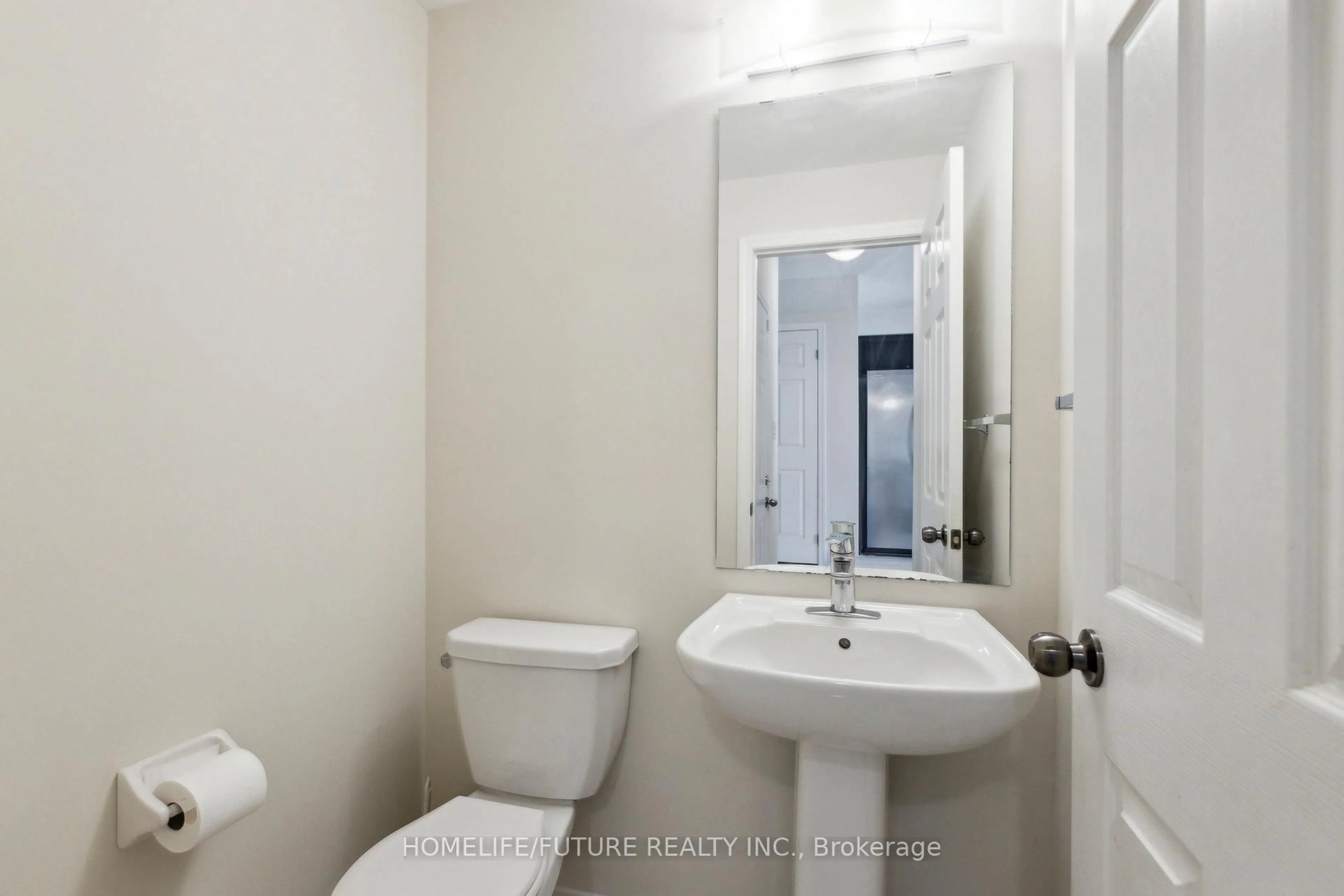 Standard bathroom, unknown for 31 Cole Cres, Brantford Ontario N3T 0P4