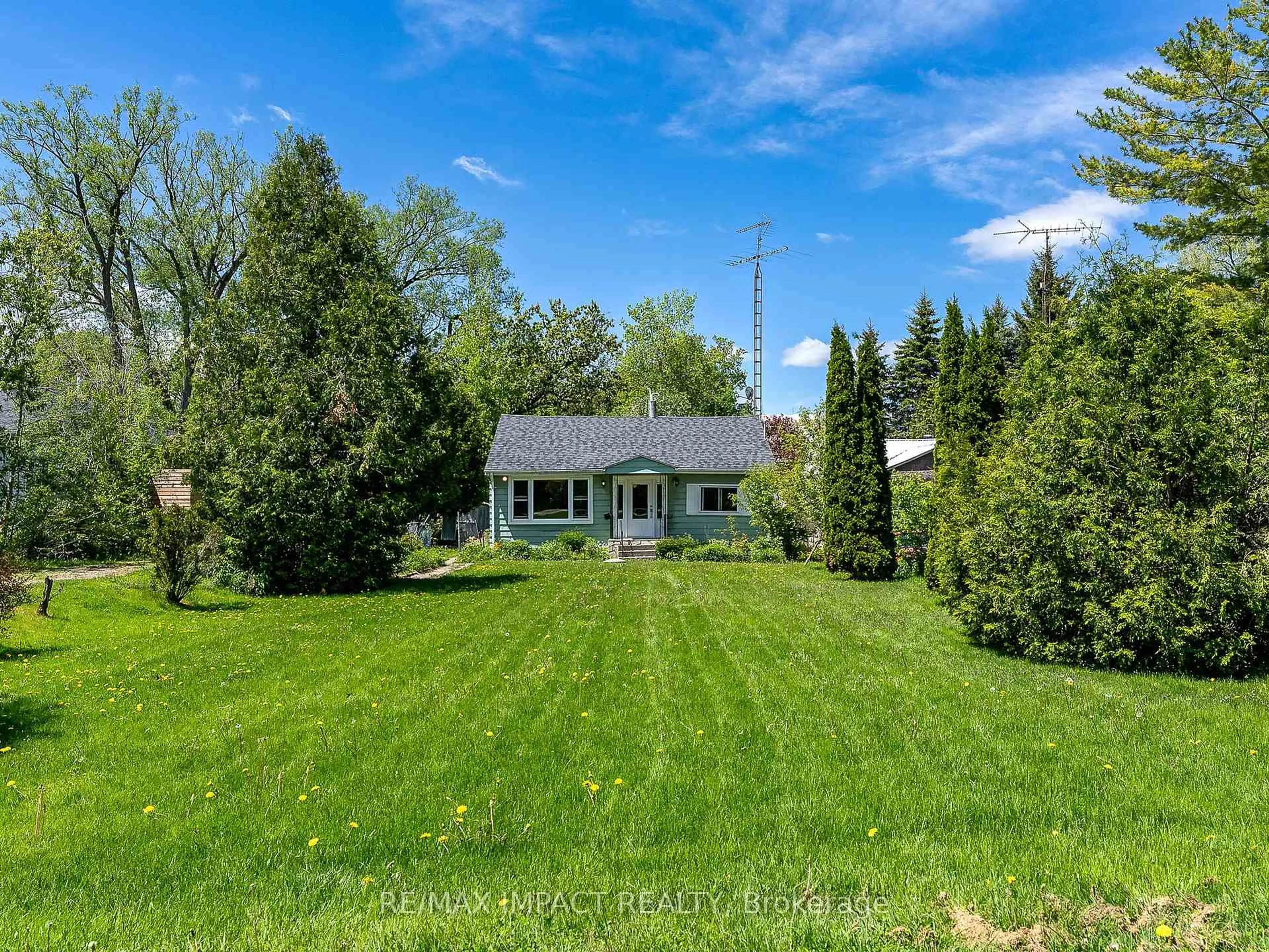 A pic from outside/outdoor area/front of a property/back of a property/a pic from drone, unknown for 5372 Young St, Hamilton Township Ontario K0K 2H0