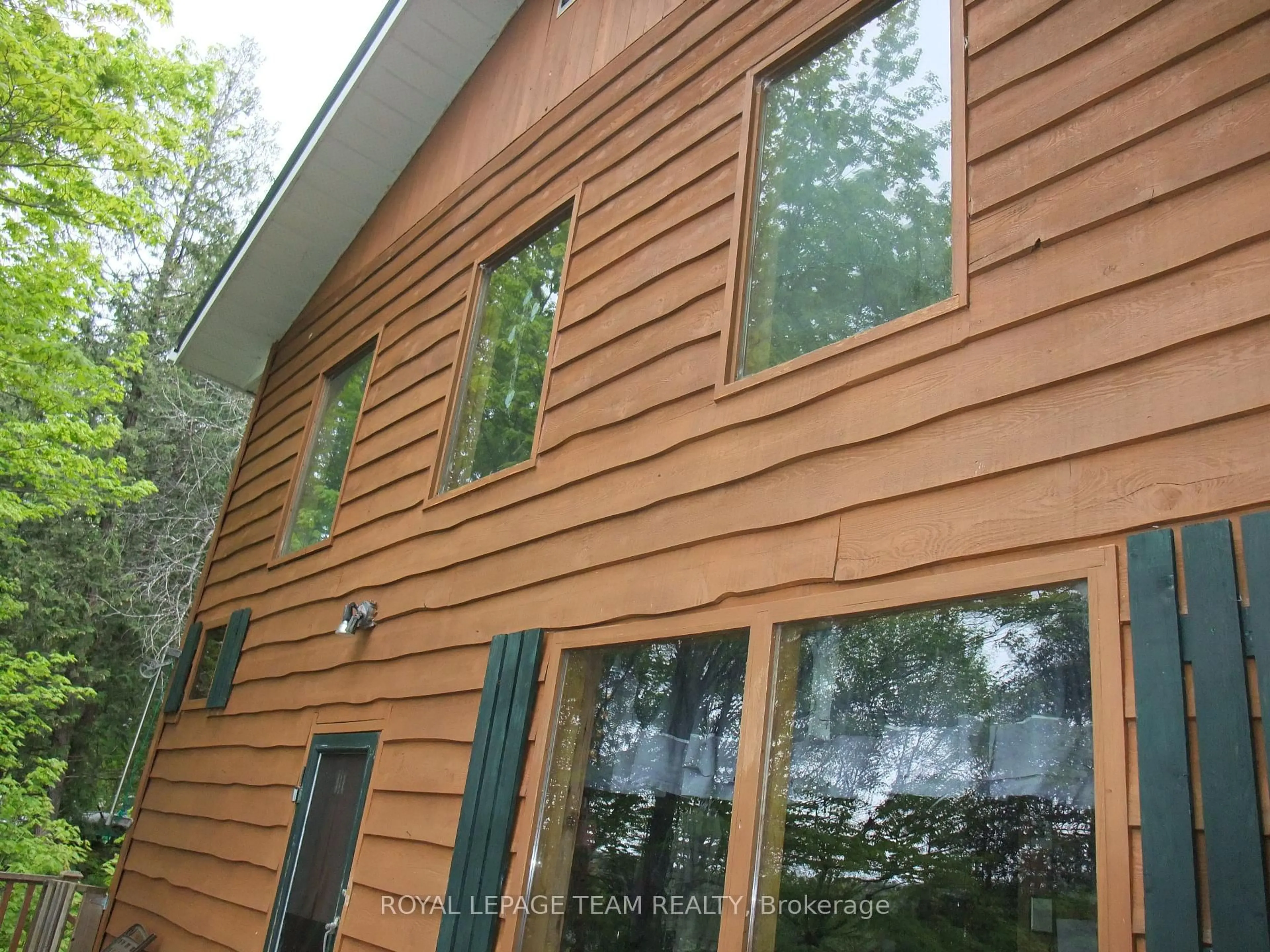 Home with vinyl exterior material, building for 35 Quail Tr, Griffith Ontario K0J 2R0
