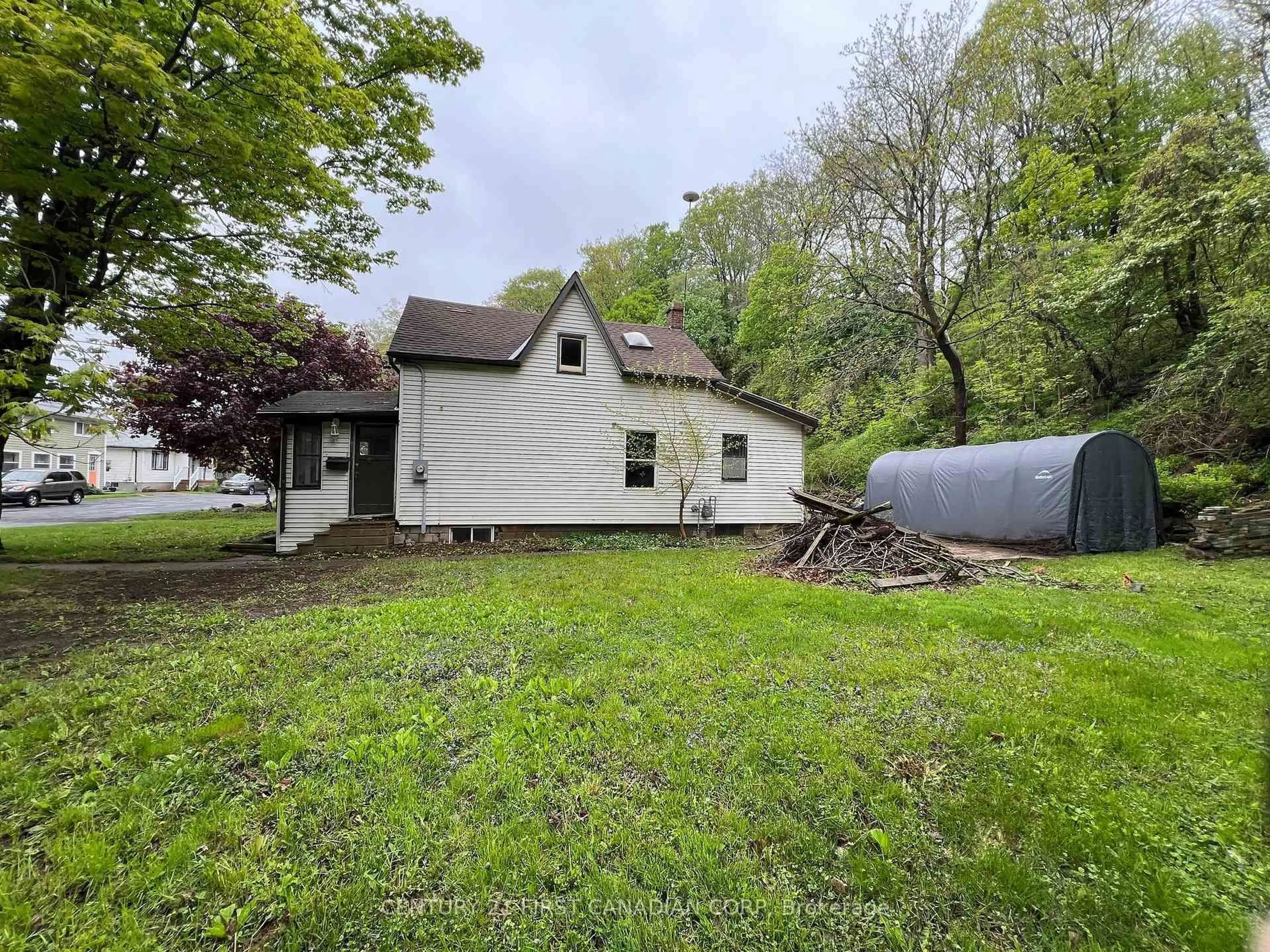 Unknown for 205 Orchard St, Central Elgin Ontario N5L 1C4