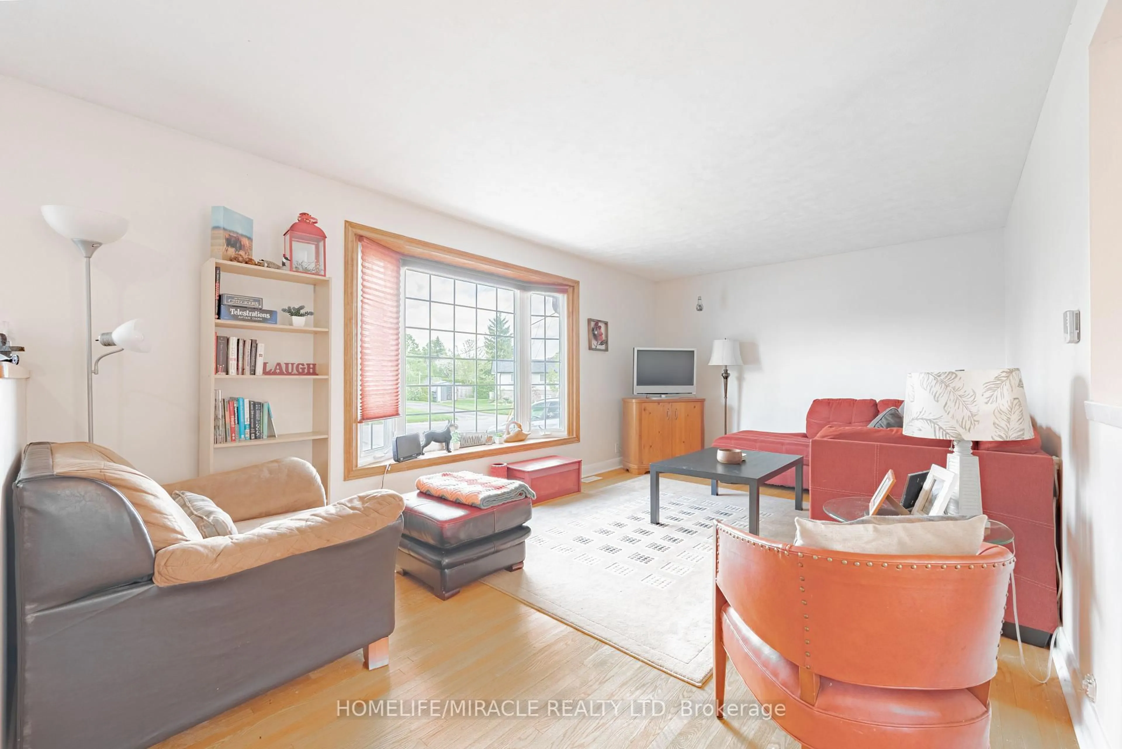 Living room with furniture, unknown for 157 Adelaide St, Kawartha Lakes Ontario K9V 4M5