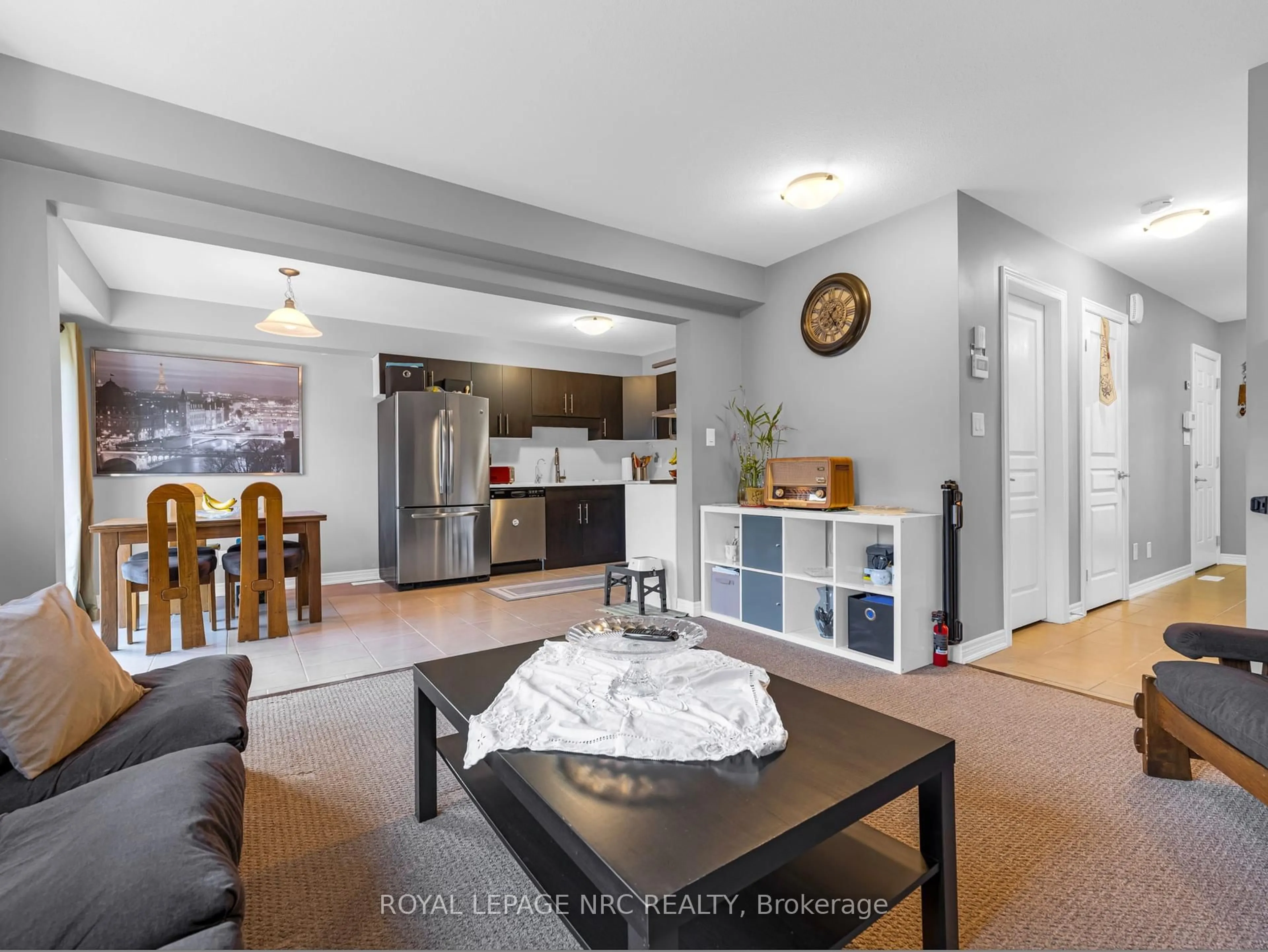 Open concept kitchen, unknown for 192 Winterberry Blvd, Thorold Ontario L2V 0C2