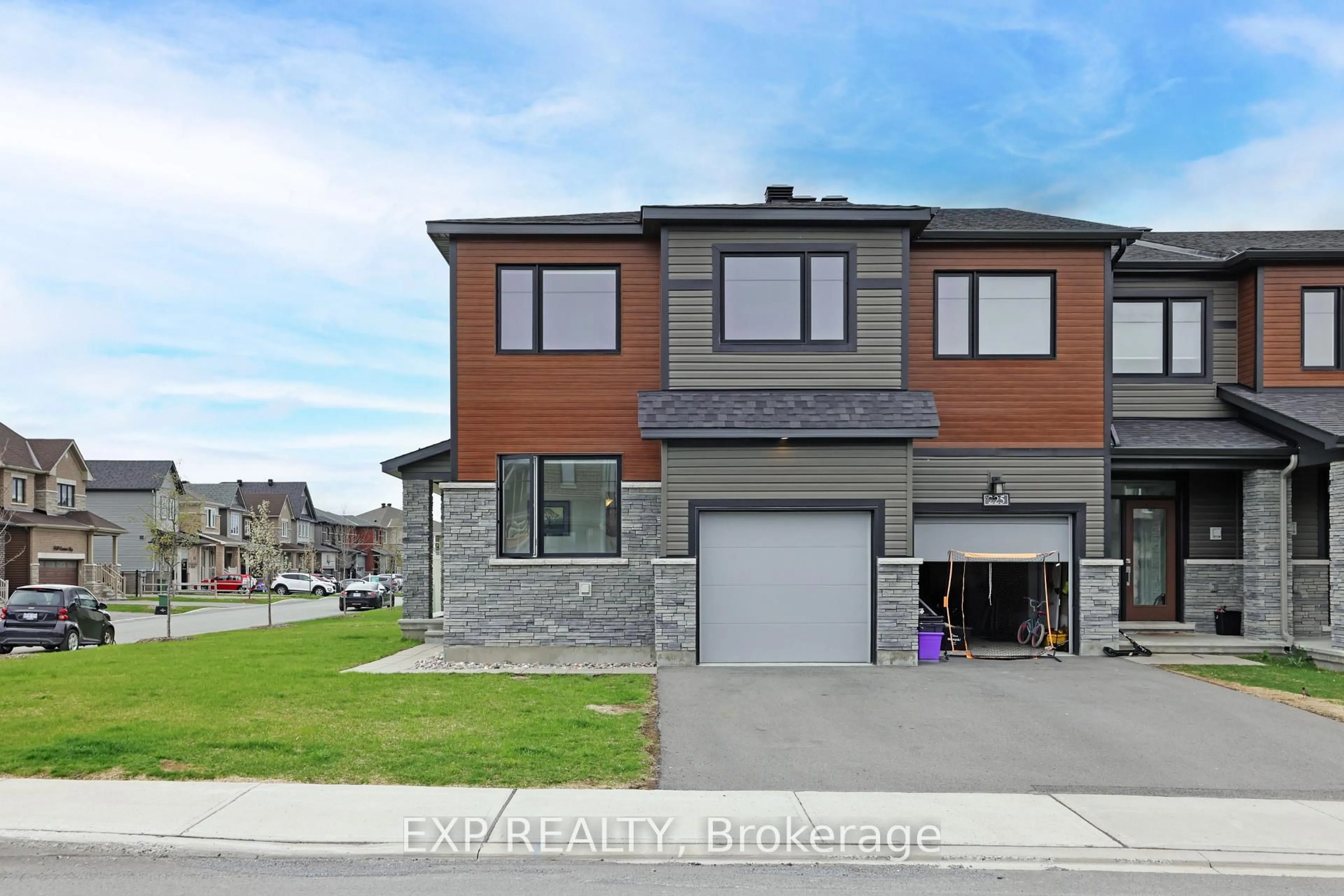 Home with brick exterior material, unknown for 1000 Parabolica Way, Ottawa Ontario K2T 0P8