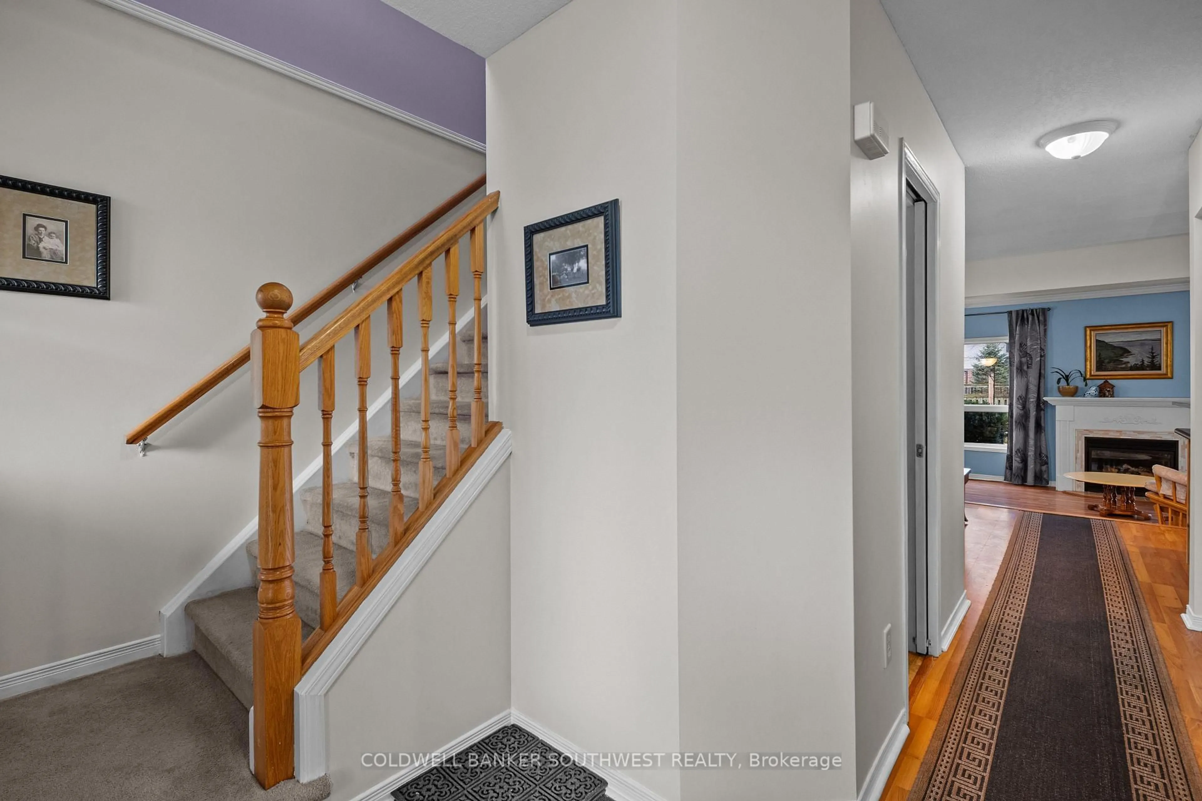 Indoor foyer for 1233 Crosscreek Cres, London East Ontario N5Y 6H6