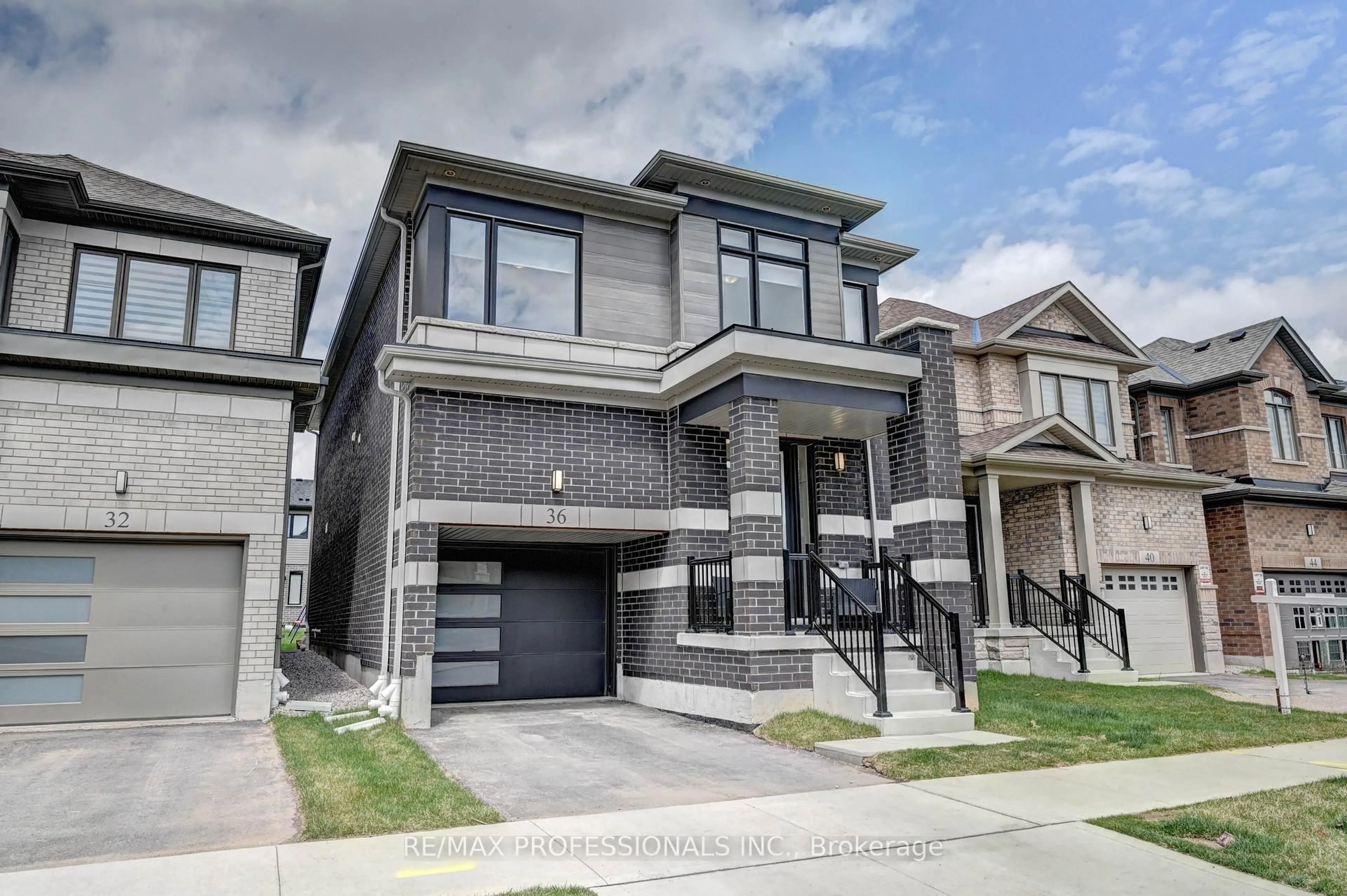 Home with brick exterior material, street for 36 Blacklock St, Cambridge Ontario N1S 0E3