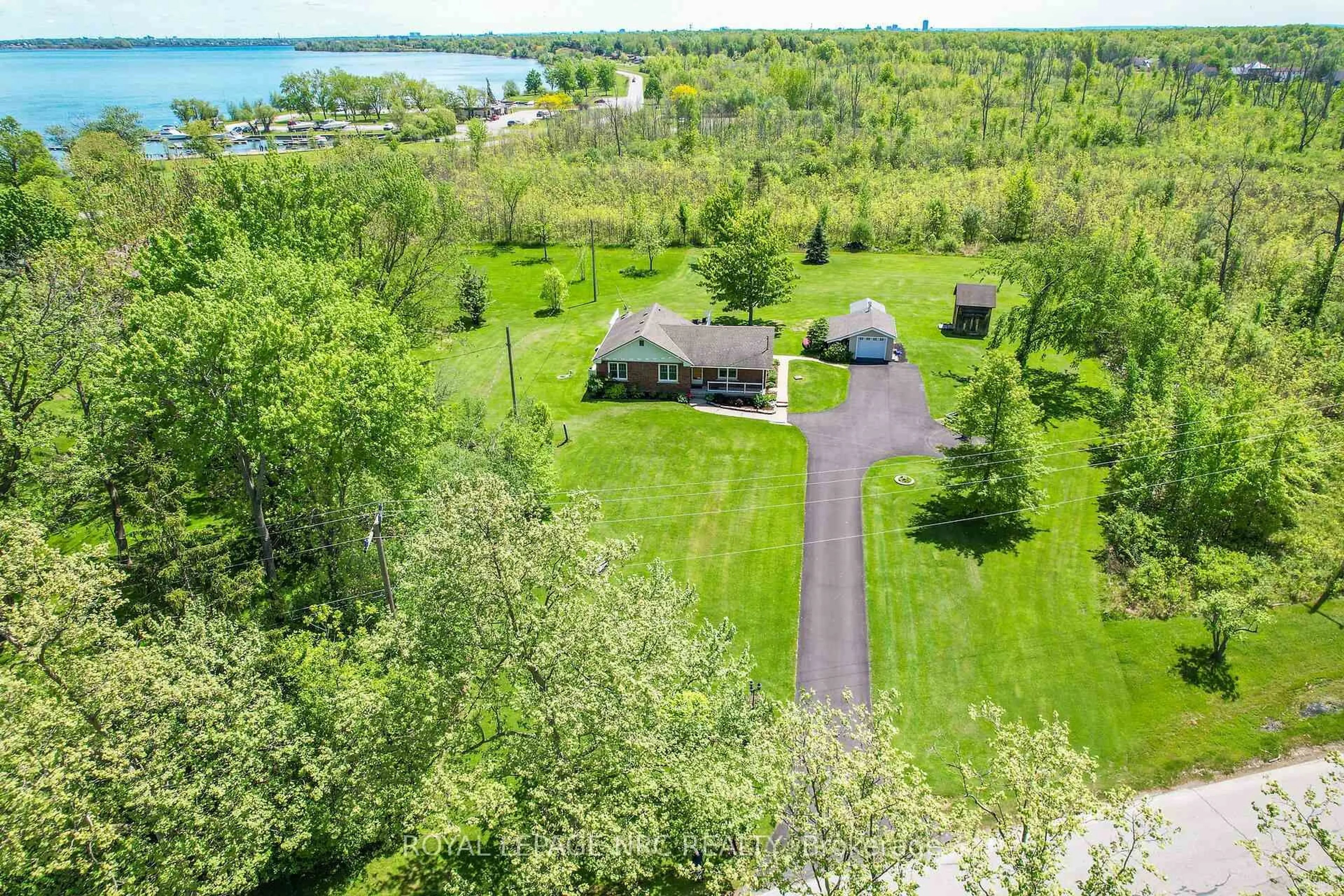 A pic from outside/outdoor area/front of a property/back of a property/a pic from drone, water/lake/river/ocean view for 410 Cairns Cres, Fort Erie Ontario L2A 5M4
