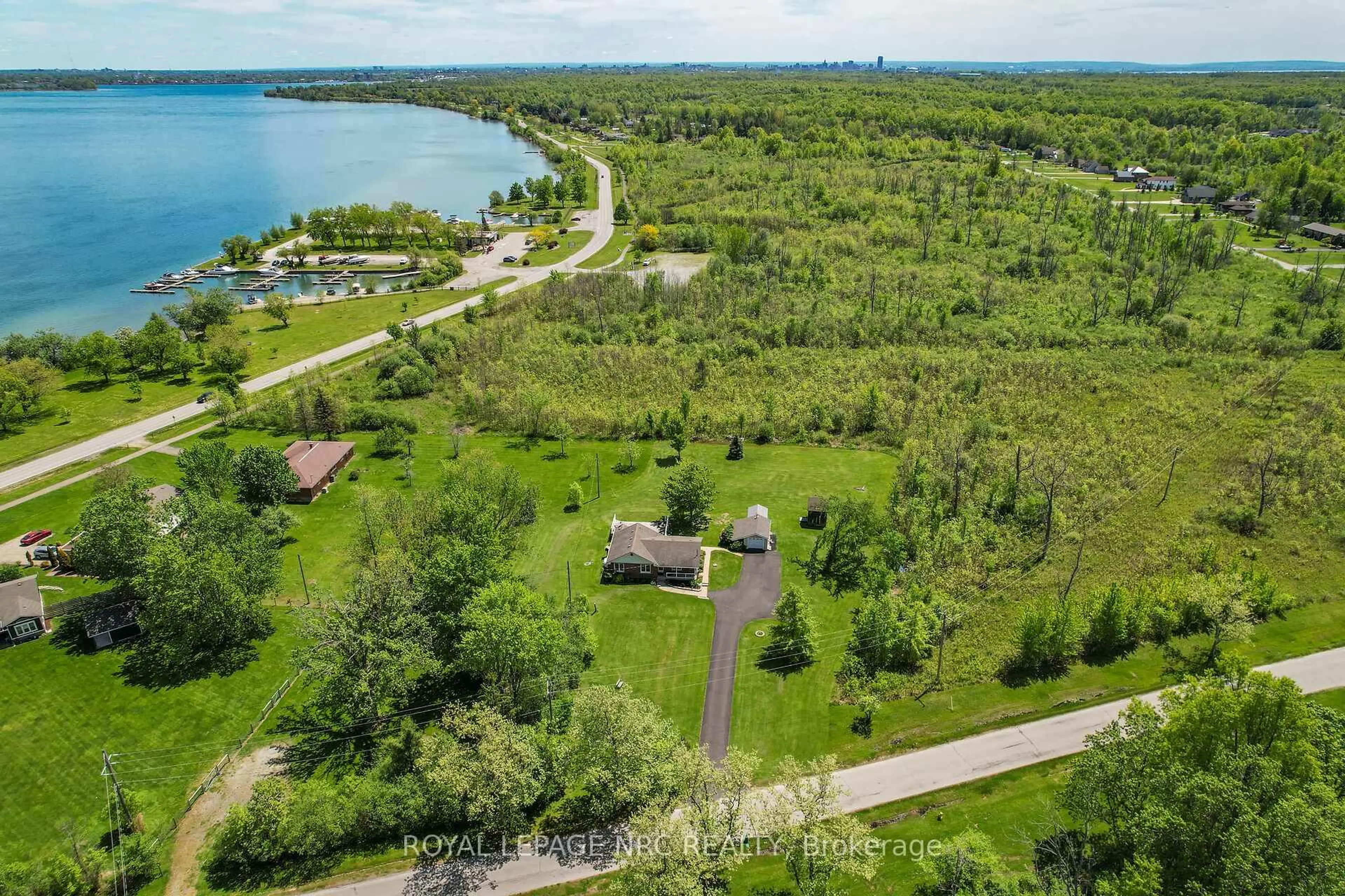 A pic from outside/outdoor area/front of a property/back of a property/a pic from drone, water/lake/river/ocean view for 410 Cairns Cres, Fort Erie Ontario L2A 5M4